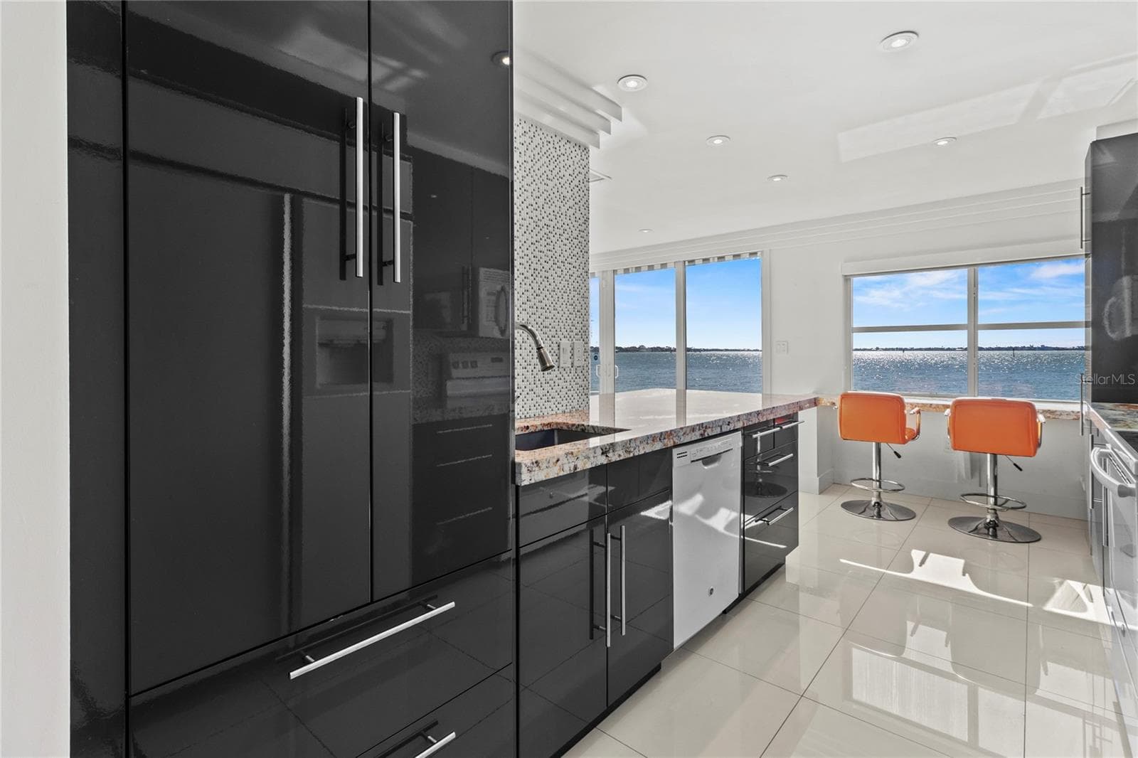 Condominium at 400 GOLDEN GATE PT #11, SARASOTA, photo 12 of 42
