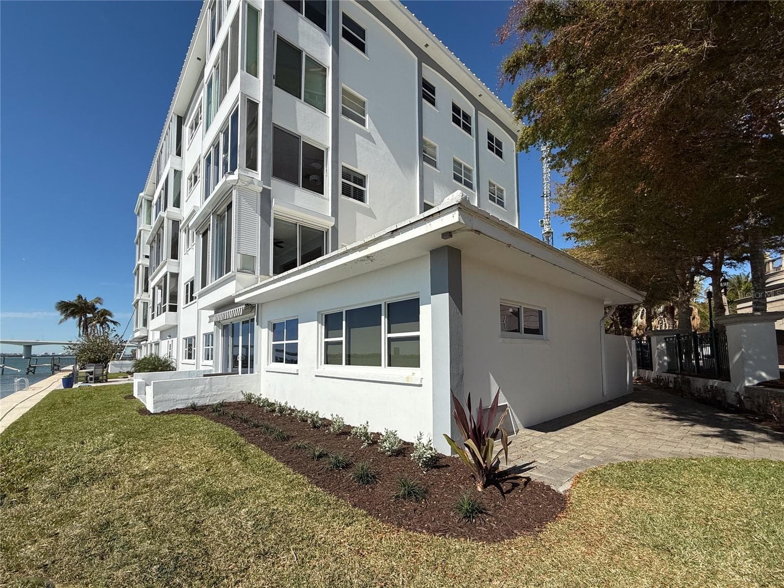 Condominium at 400 GOLDEN GATE PT #11, SARASOTA, photo 32 of 42