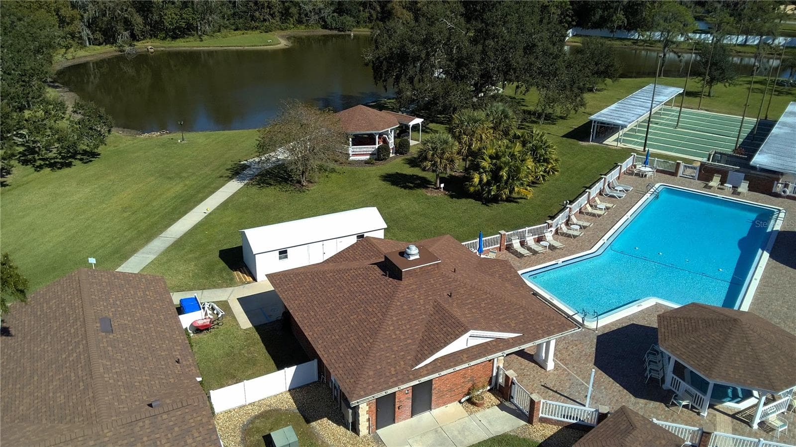 Manufactured Home at 4816 GOLDENVIEW LN, LAKELAND, photo 64 of 83