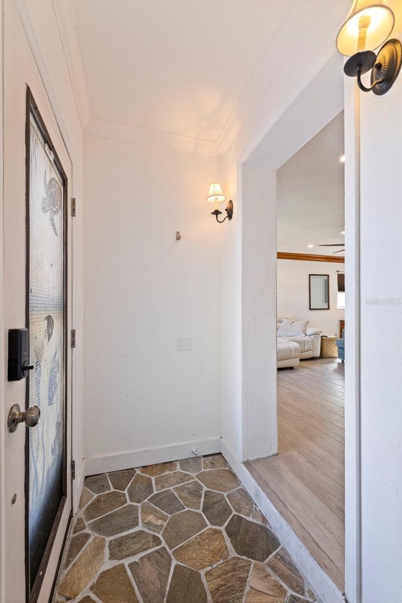 Entryway - 5322 25TH AVE S, GULFPORT