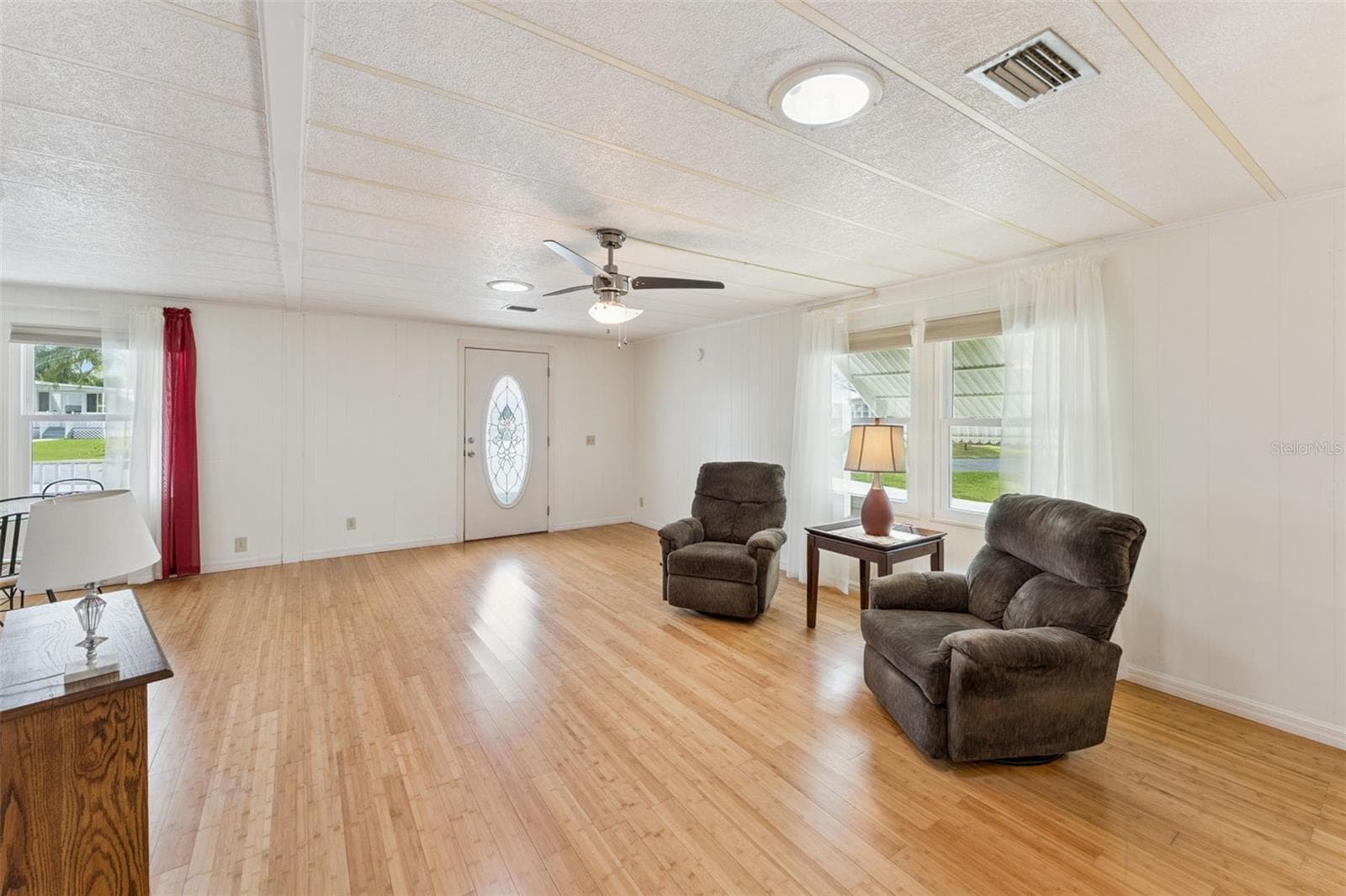 Manufactured Home at 314 LAKEVIEW DR, OSTEEN, photo 4 of 19