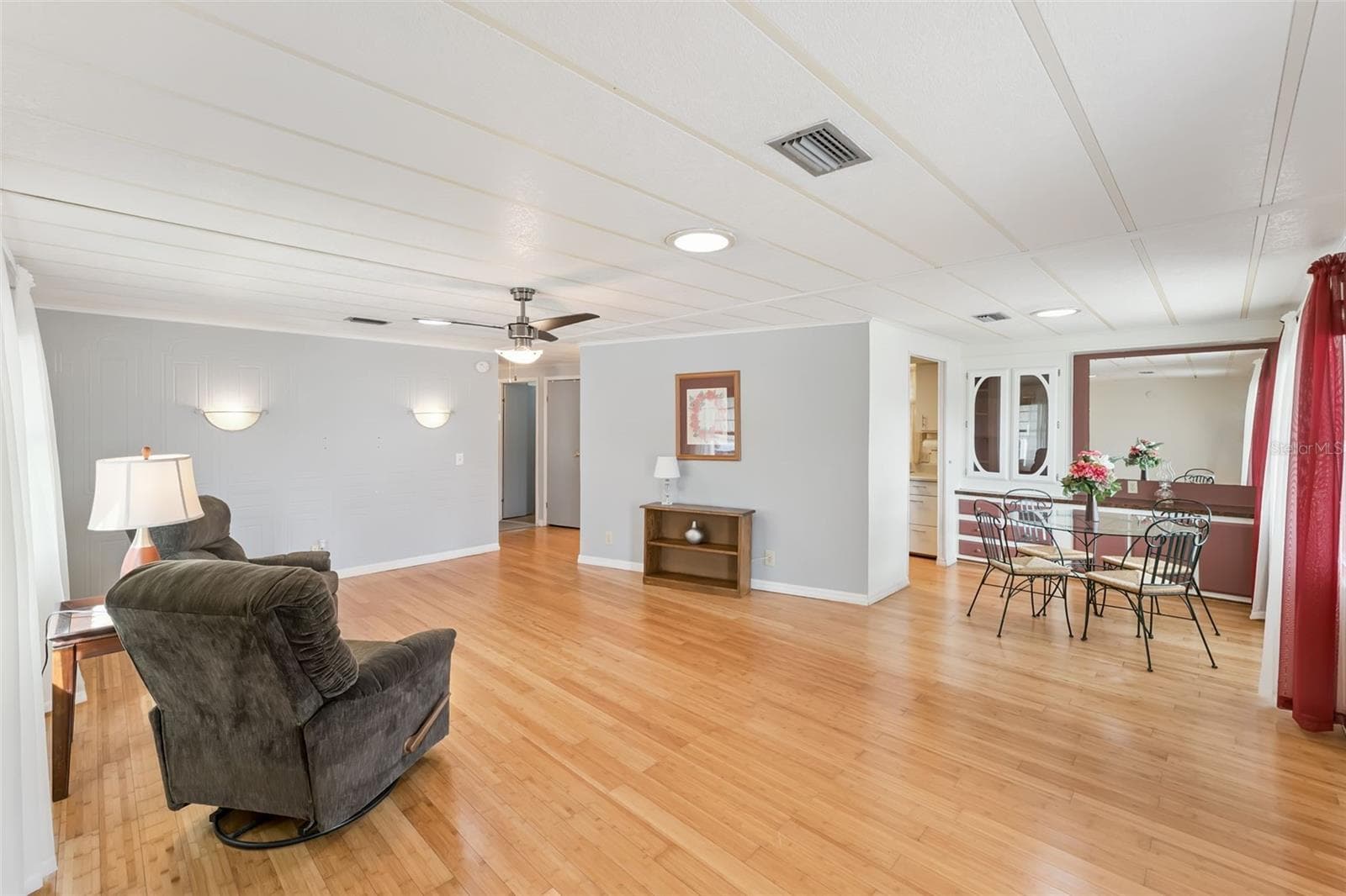 Manufactured Home at 314 LAKEVIEW DR, OSTEEN, photo 5 of 19