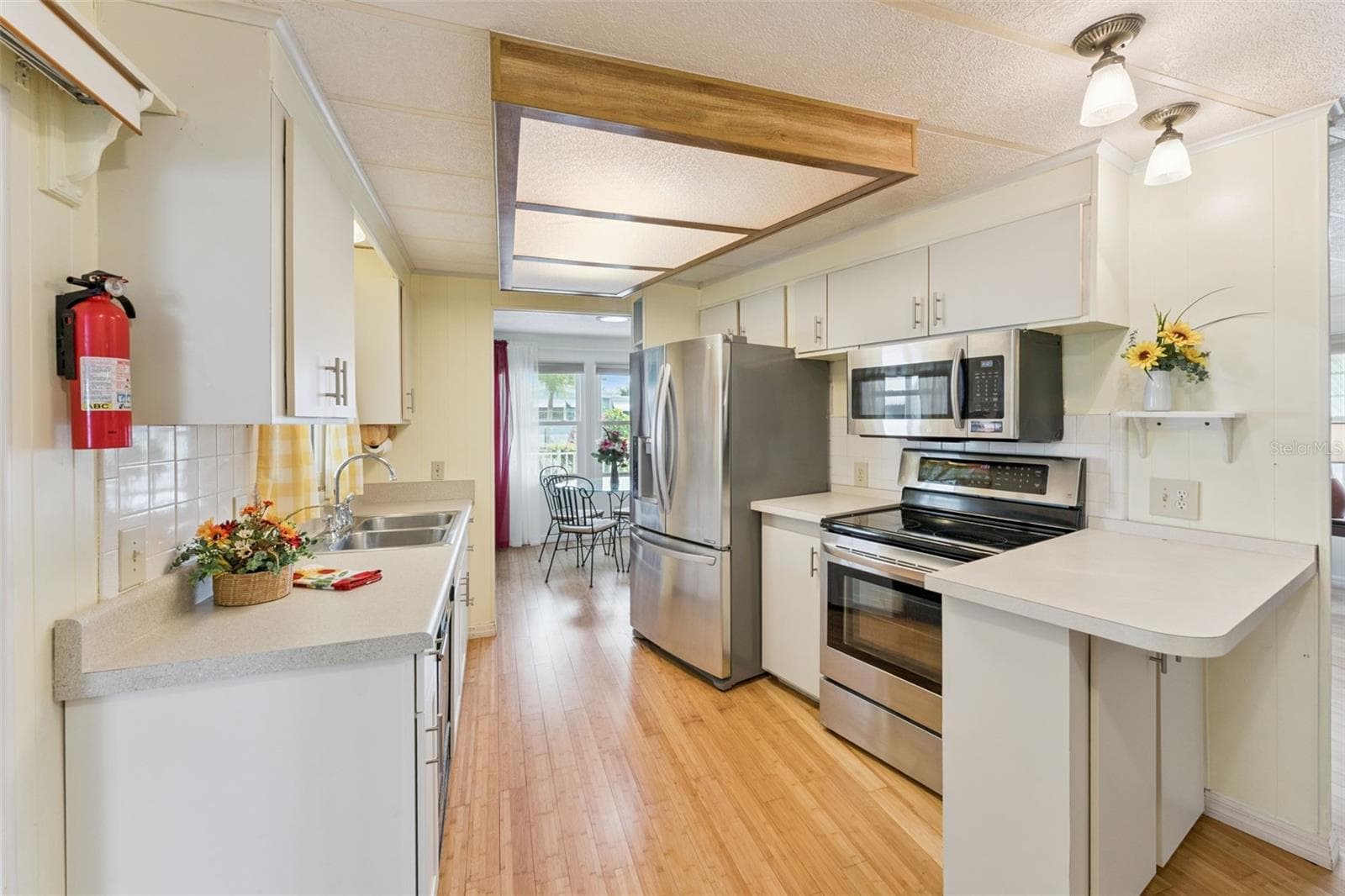 Manufactured Home at 314 LAKEVIEW DR, OSTEEN, photo 6 of 19