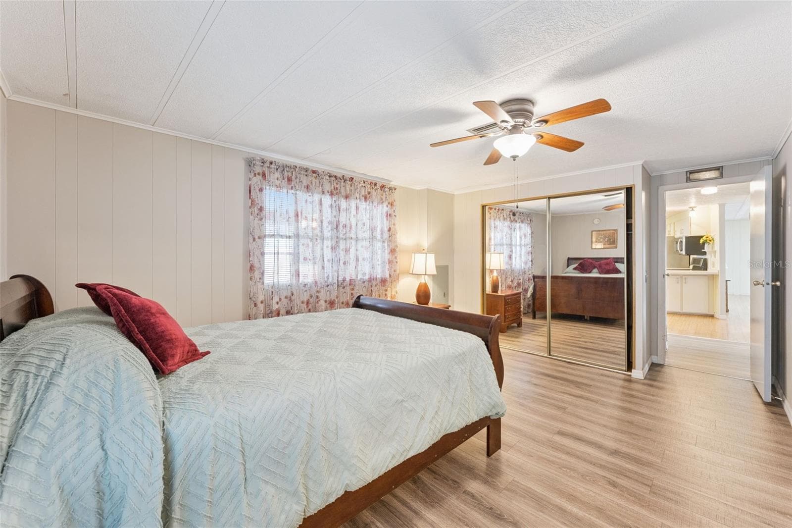 Manufactured Home at 314 LAKEVIEW DR, OSTEEN, photo 8 of 19