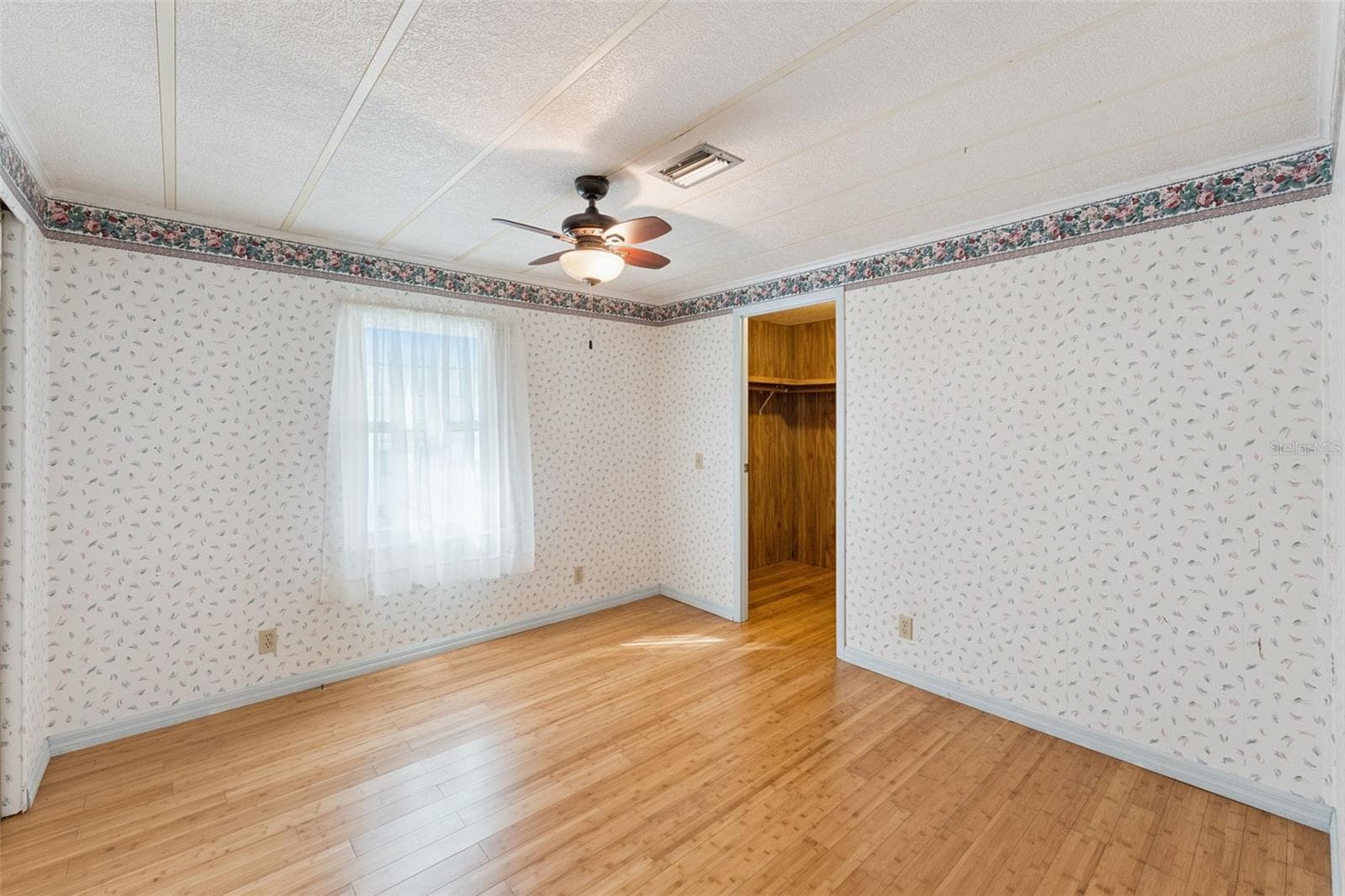 Manufactured Home at 314 LAKEVIEW DR, OSTEEN, photo 10 of 19
