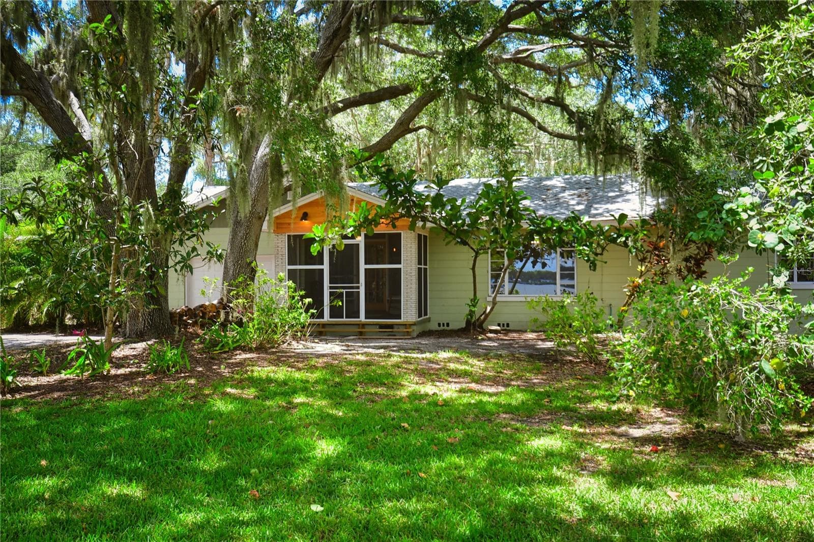 160 BAYSHORE DR