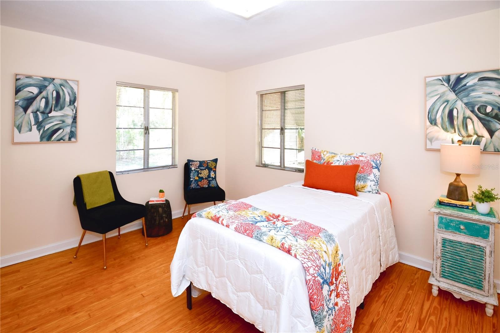 Back Bedroom overlooking the big back yard - 160 BAYSHORE DR, TERRA CEIA