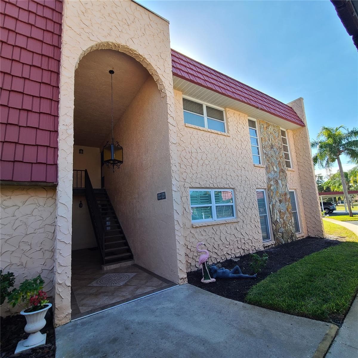 220 BUTTONWOOD CIR #220