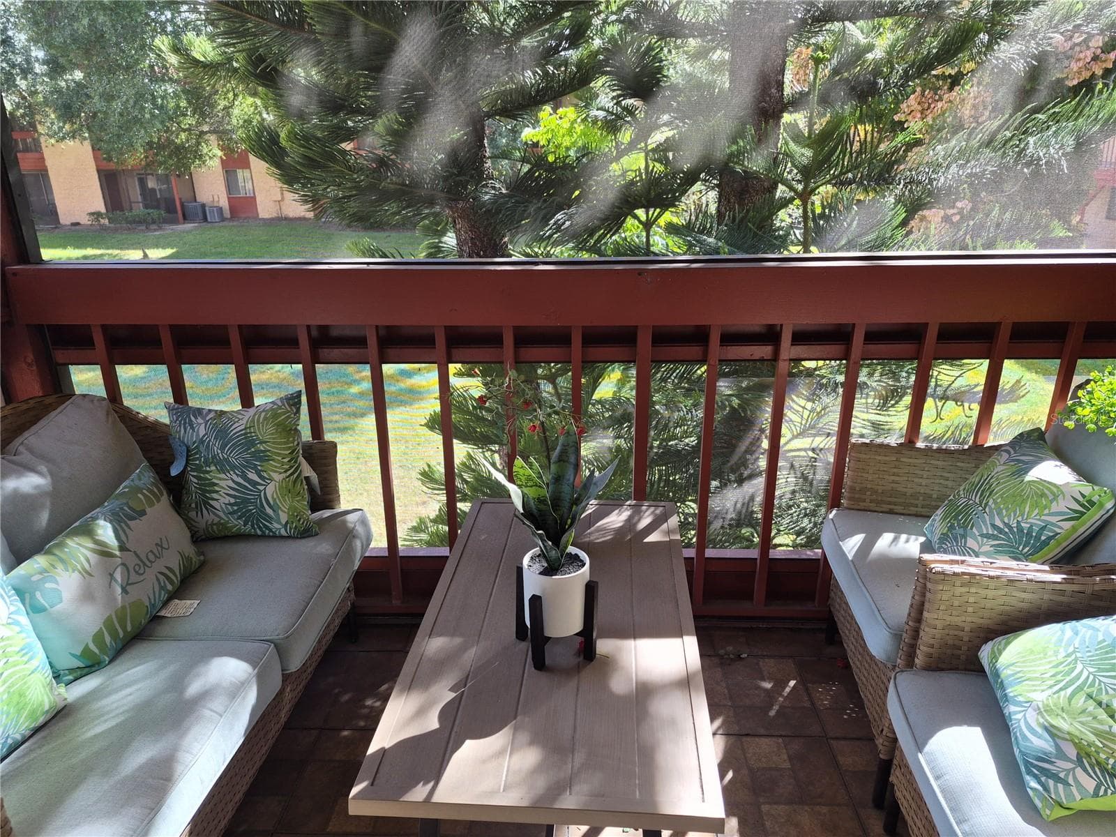 Rear Screened Porch - ORLANDO