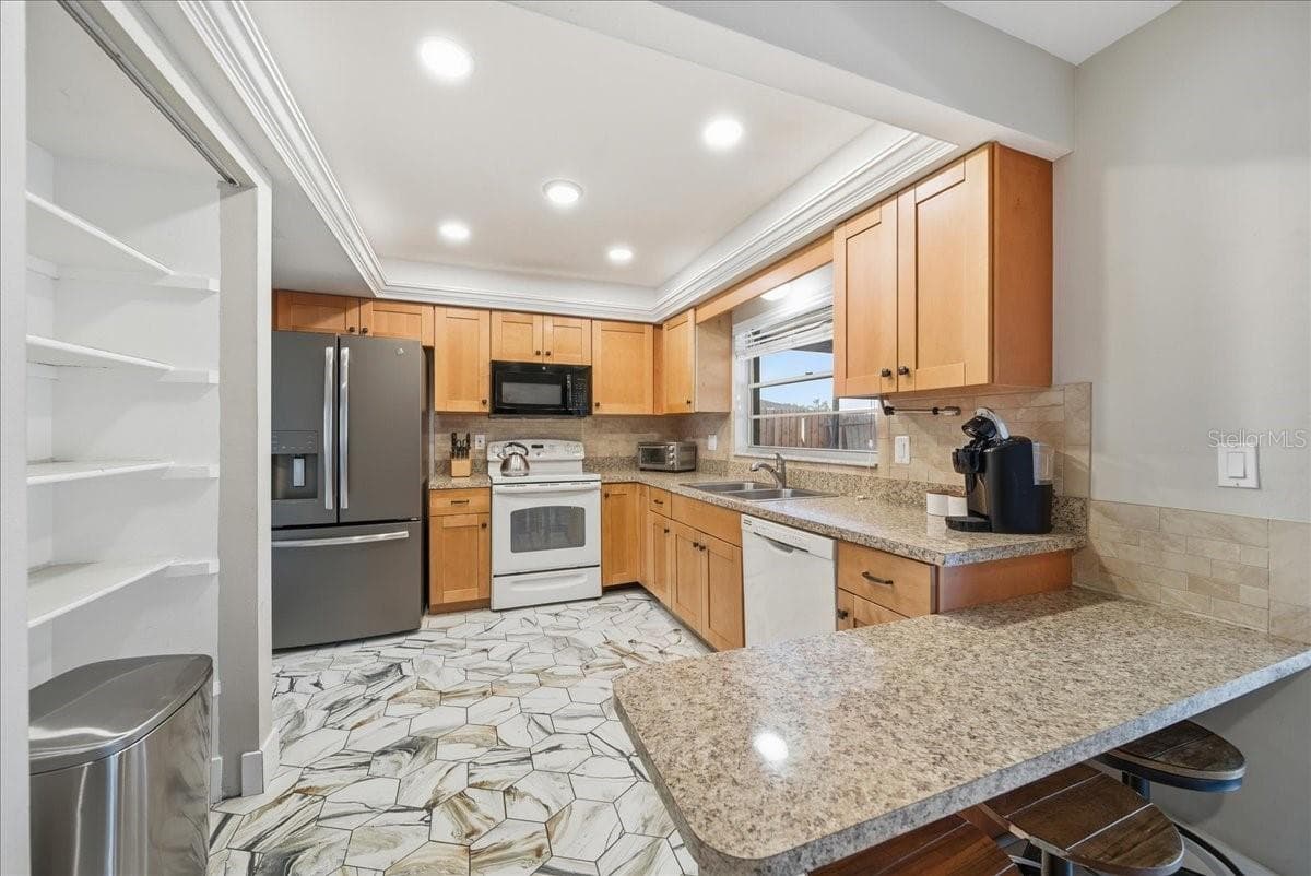 Single Family Residence at 5883 WHISTLEWOOD CIR, SARASOTA, photo 12 of 42