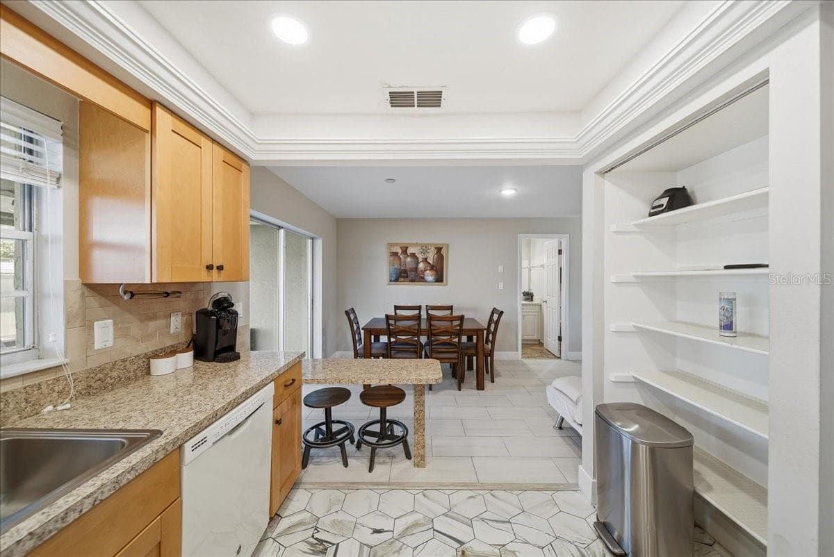 Single Family Residence at 5883 WHISTLEWOOD CIR, SARASOTA, photo 14 of 42