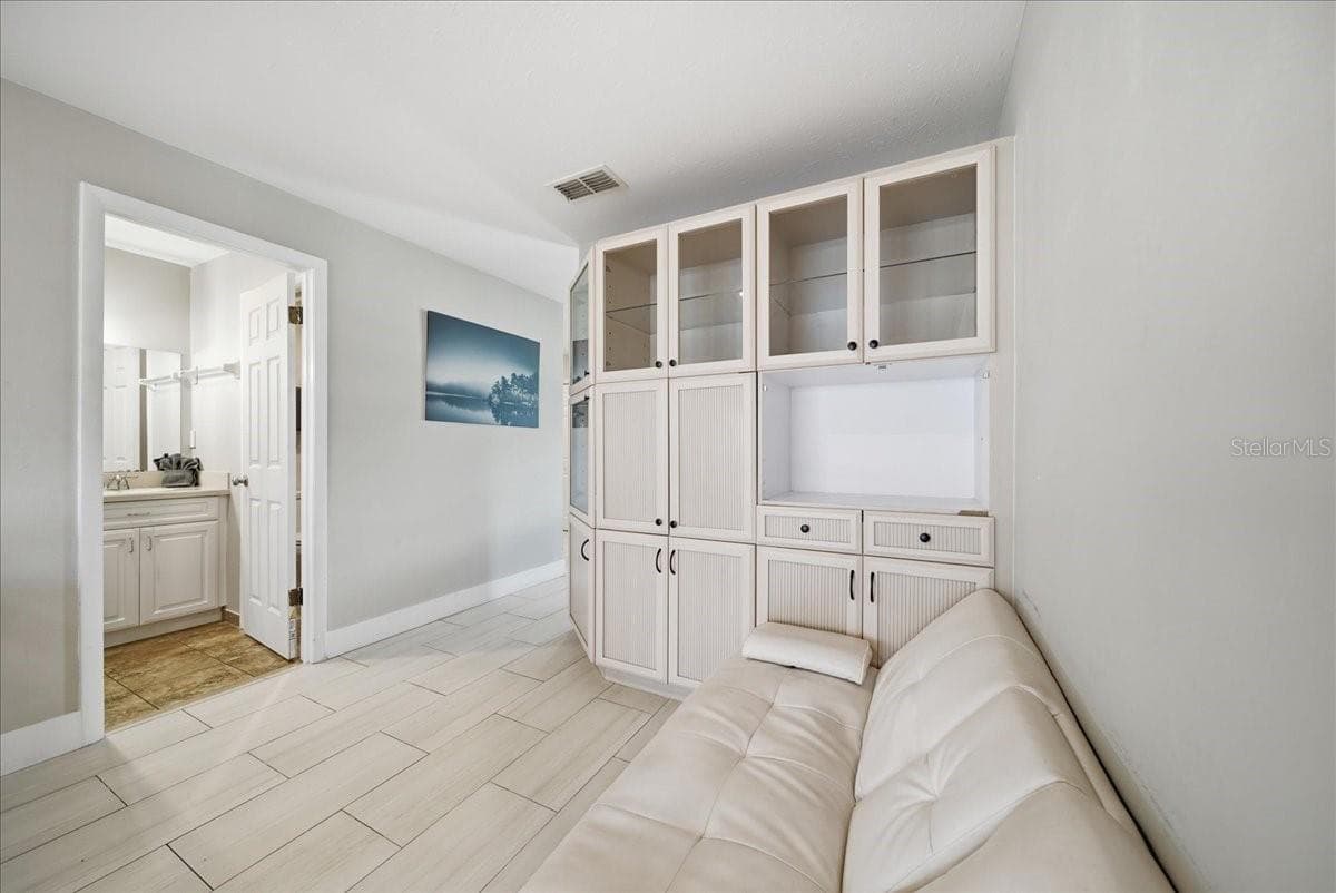 Single Family Residence at 5883 WHISTLEWOOD CIR, SARASOTA, photo 19 of 42