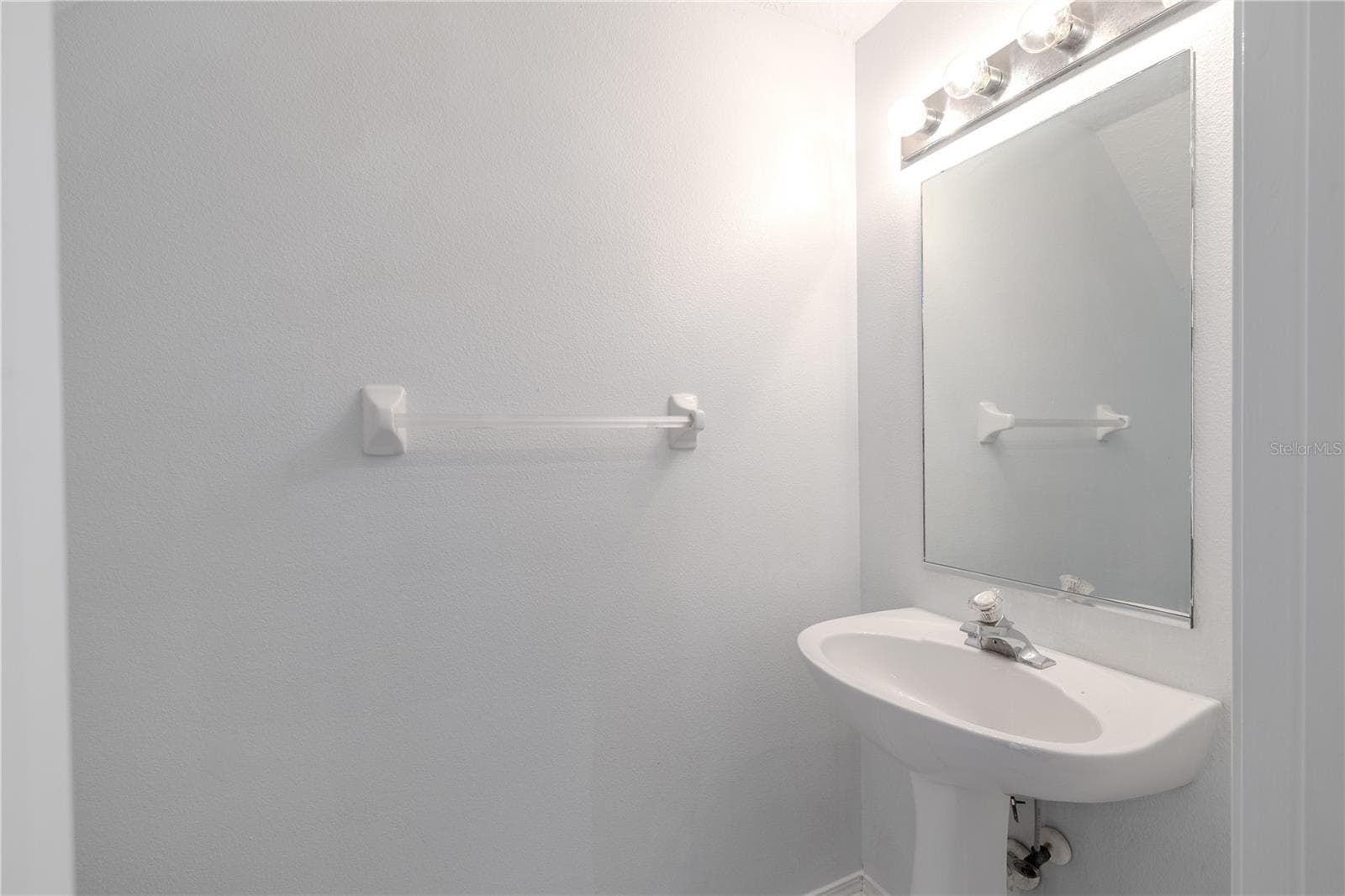 1st floor half bath off of the living room with pedestal sink and commode. - 2432 LAKE WOODBERRY CIR, BRANDON