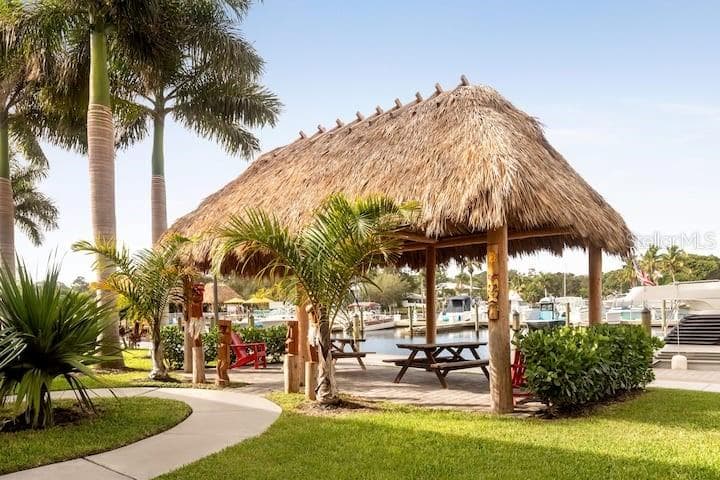 Condo - Hotel at 7150 N TAMIAMI TRL #S-613, SARASOTA, photo 4 of 37