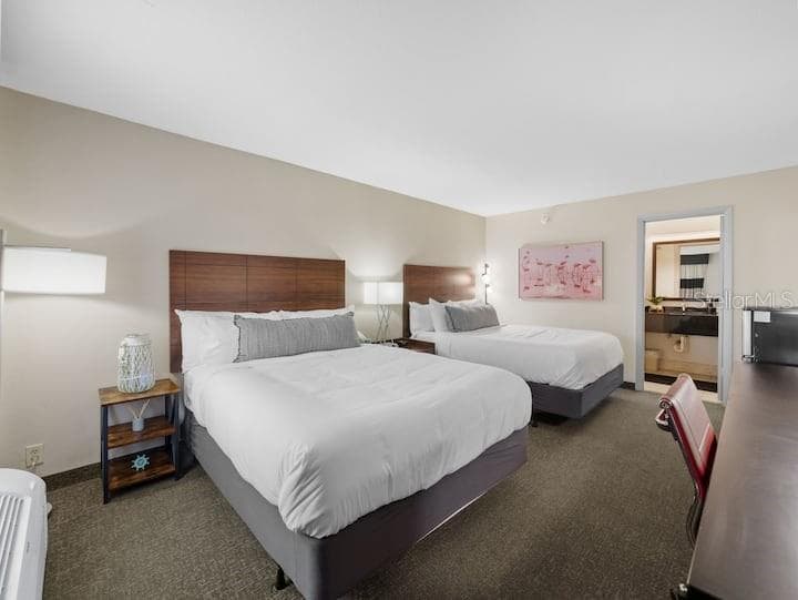 Condo - Hotel at 7150 N TAMIAMI TRL #S-613, SARASOTA, photo 5 of 37