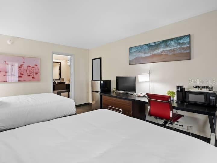 Condo - Hotel at 7150 N TAMIAMI TRL #S-613, SARASOTA, photo 7 of 37
