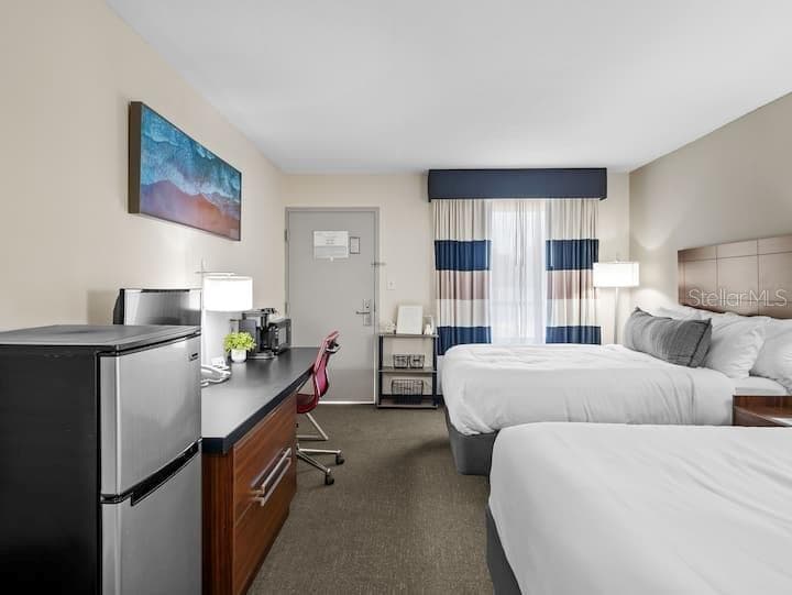 Condo - Hotel at 7150 N TAMIAMI TRL #S-613, SARASOTA, photo 8 of 37