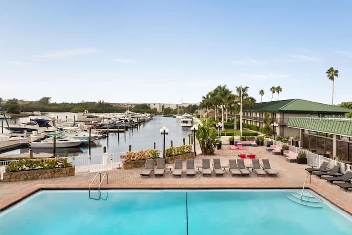 Condo - Hotel at 7150 N TAMIAMI TRL #S-613, SARASOTA, photo 16 of 37
