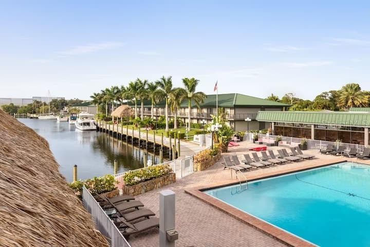 Condo - Hotel at 7150 N TAMIAMI TRL #S-613, SARASOTA, photo 17 of 37