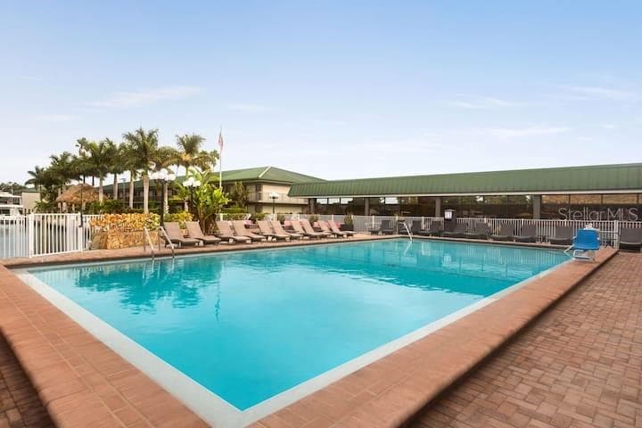 Condo - Hotel at 7150 N TAMIAMI TRL #S-613, SARASOTA, photo 18 of 37