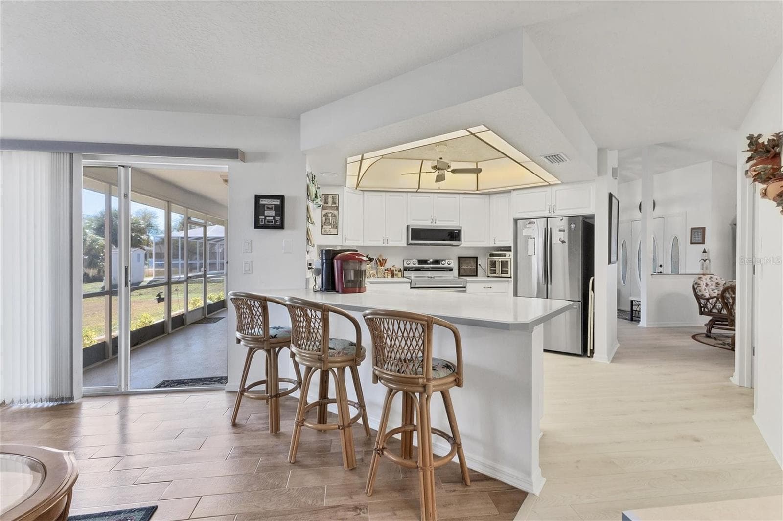 Breakfast bar, kitchen - 2720 S BISCAYNE DR, NORTH PORT