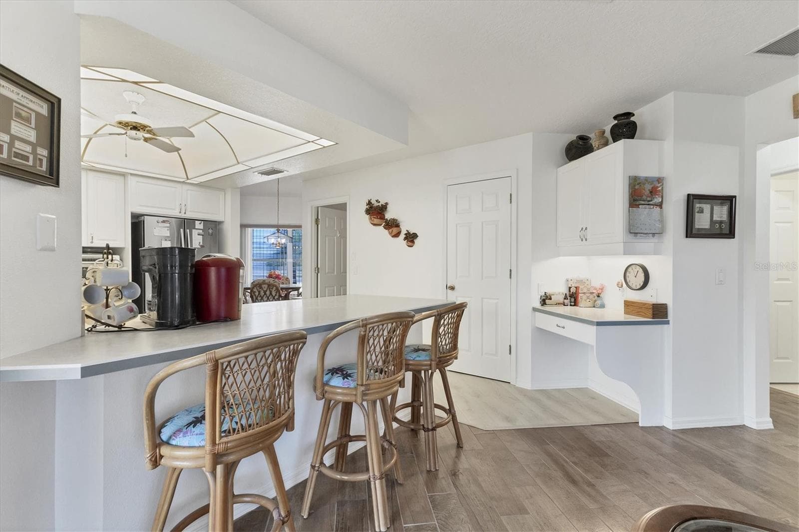 Breakfast bar, built-in desk, kitchen - 2720 S BISCAYNE DR, NORTH PORT