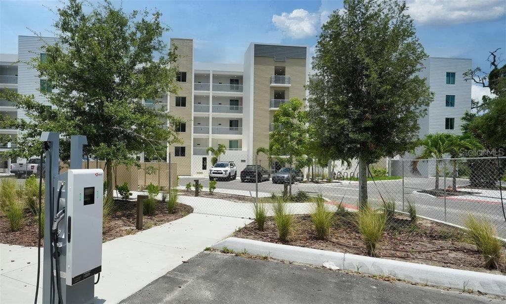 Condominium at 1709 N TAMIAMI TRL #503, SARASOTA, photo 33 of 43
