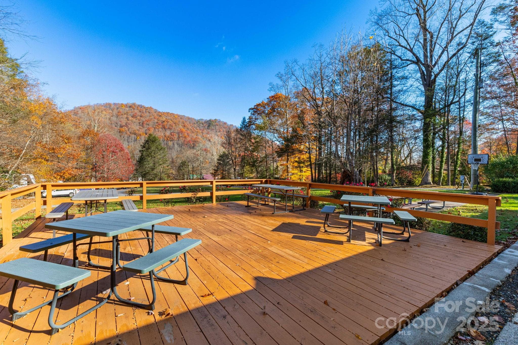Beautiful Community Picnic Area - Maggie Valley