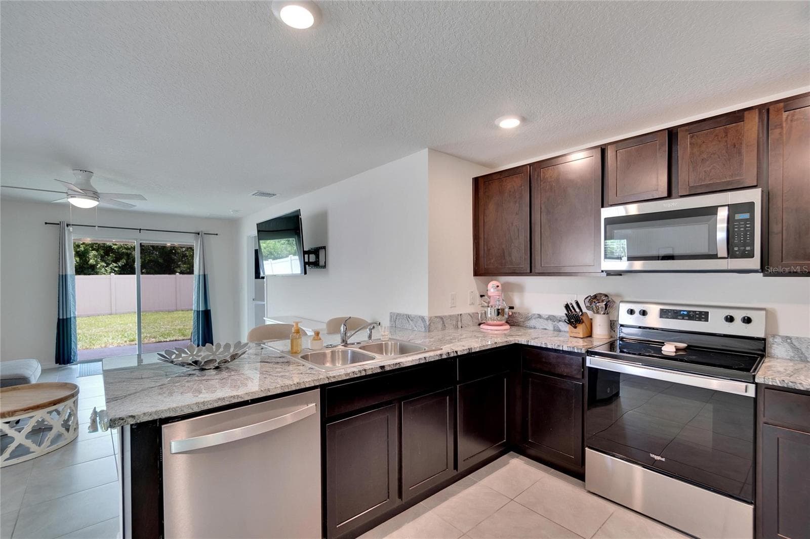 Kitchen - 5547 LOGAN CAVE AVE, WIMAUMA
