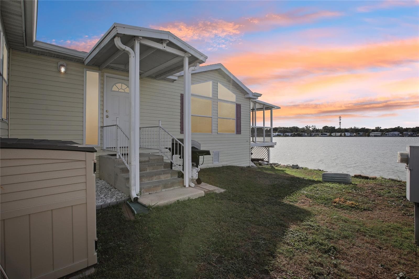 Manufactured Home at 8420 FANTASIA PARK WAY, RIVERVIEW, photo 2 of 53