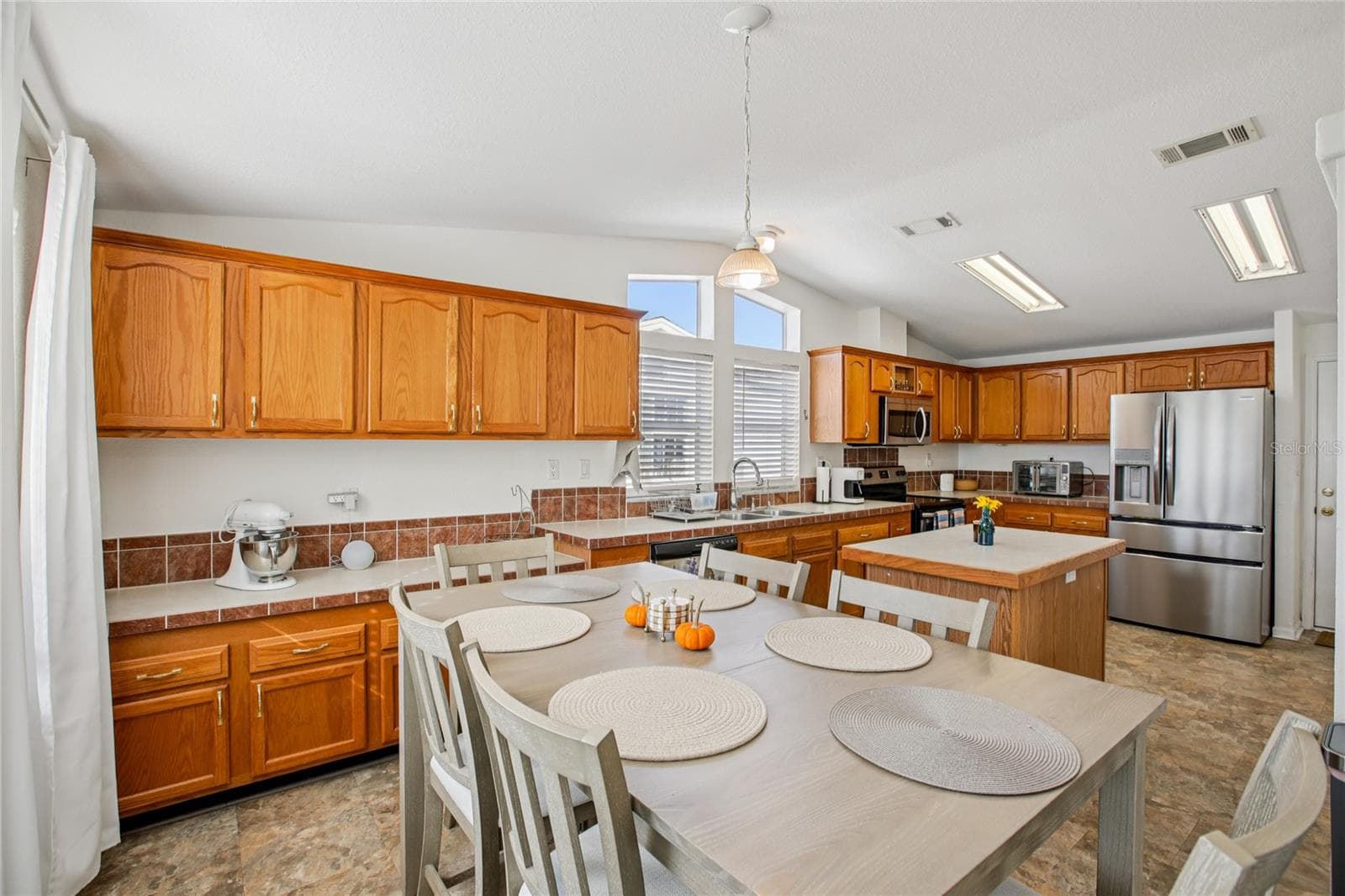 Manufactured Home at 8420 FANTASIA PARK WAY, RIVERVIEW, photo 8 of 53