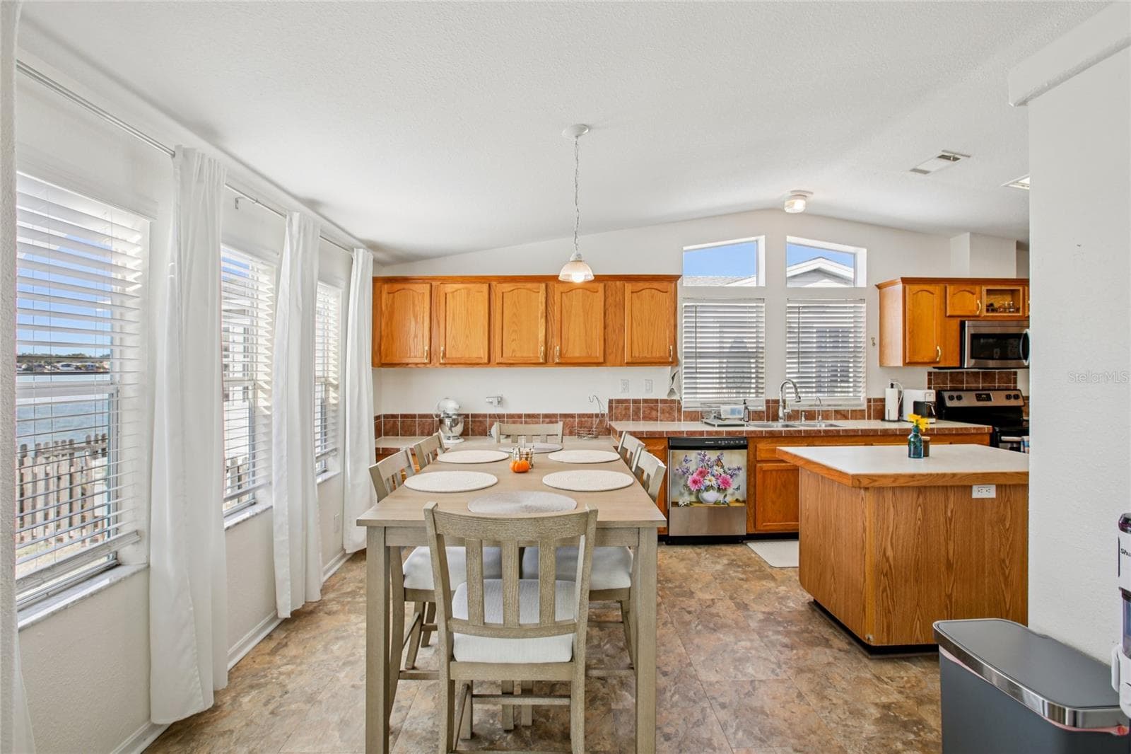 Manufactured Home at 8420 FANTASIA PARK WAY, RIVERVIEW, photo 9 of 53