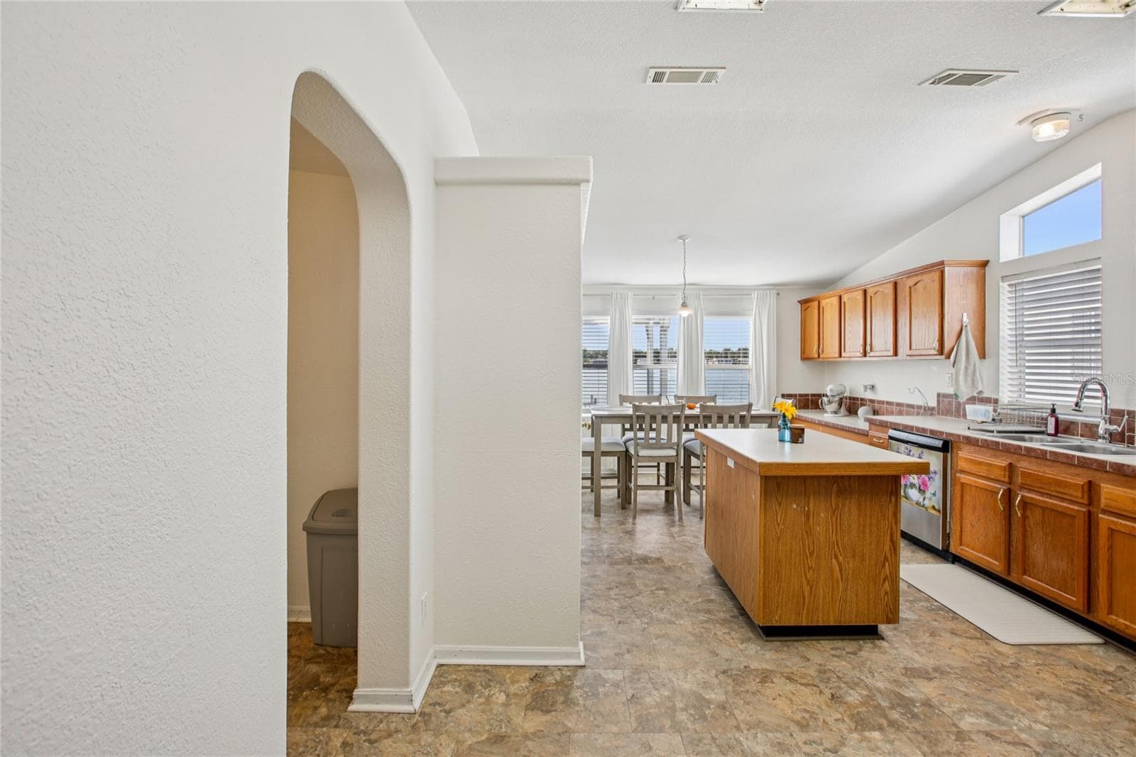 Manufactured Home at 8420 FANTASIA PARK WAY, RIVERVIEW, photo 11 of 53