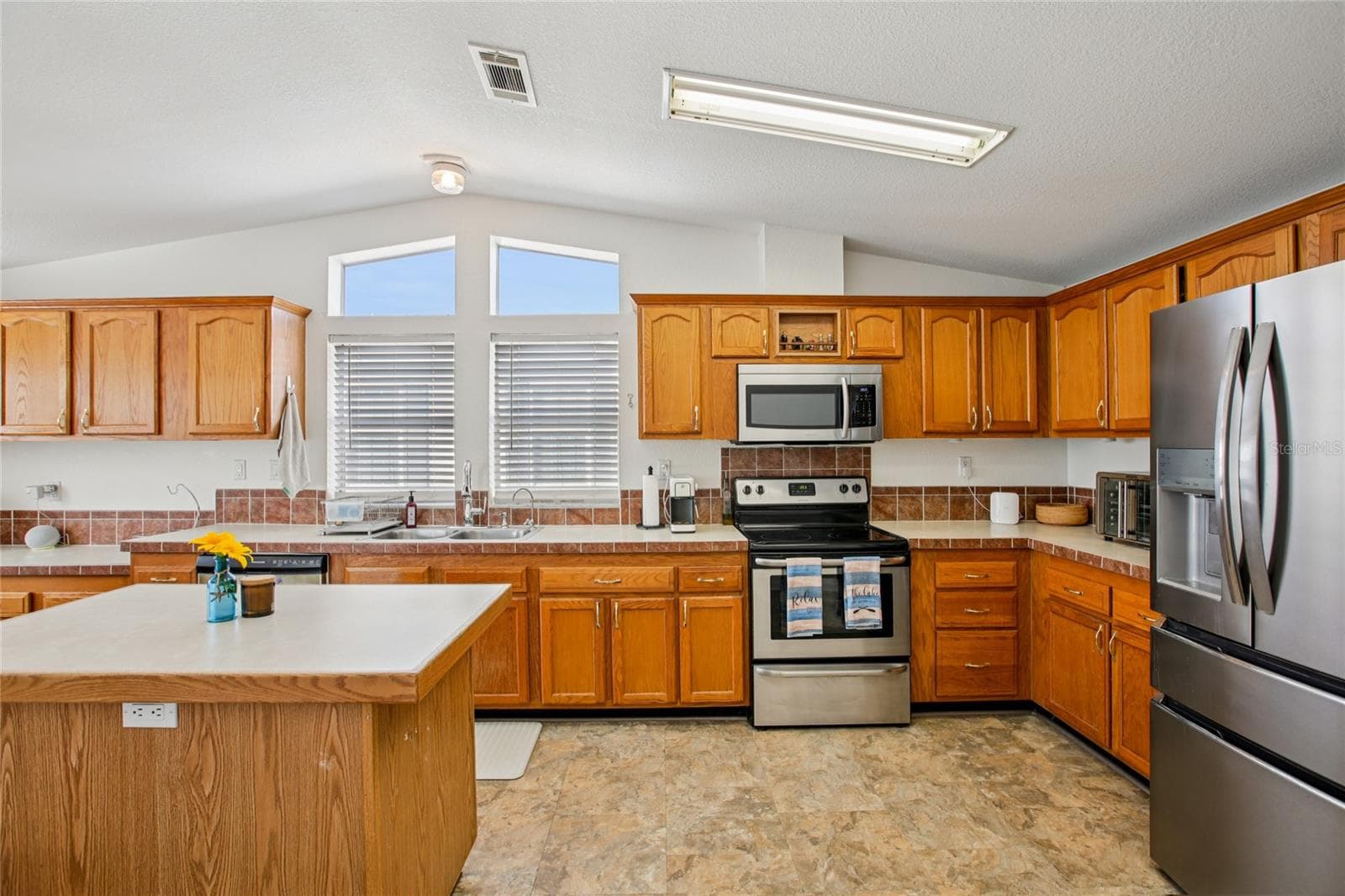 Manufactured Home at 8420 FANTASIA PARK WAY, RIVERVIEW, photo 13 of 53
