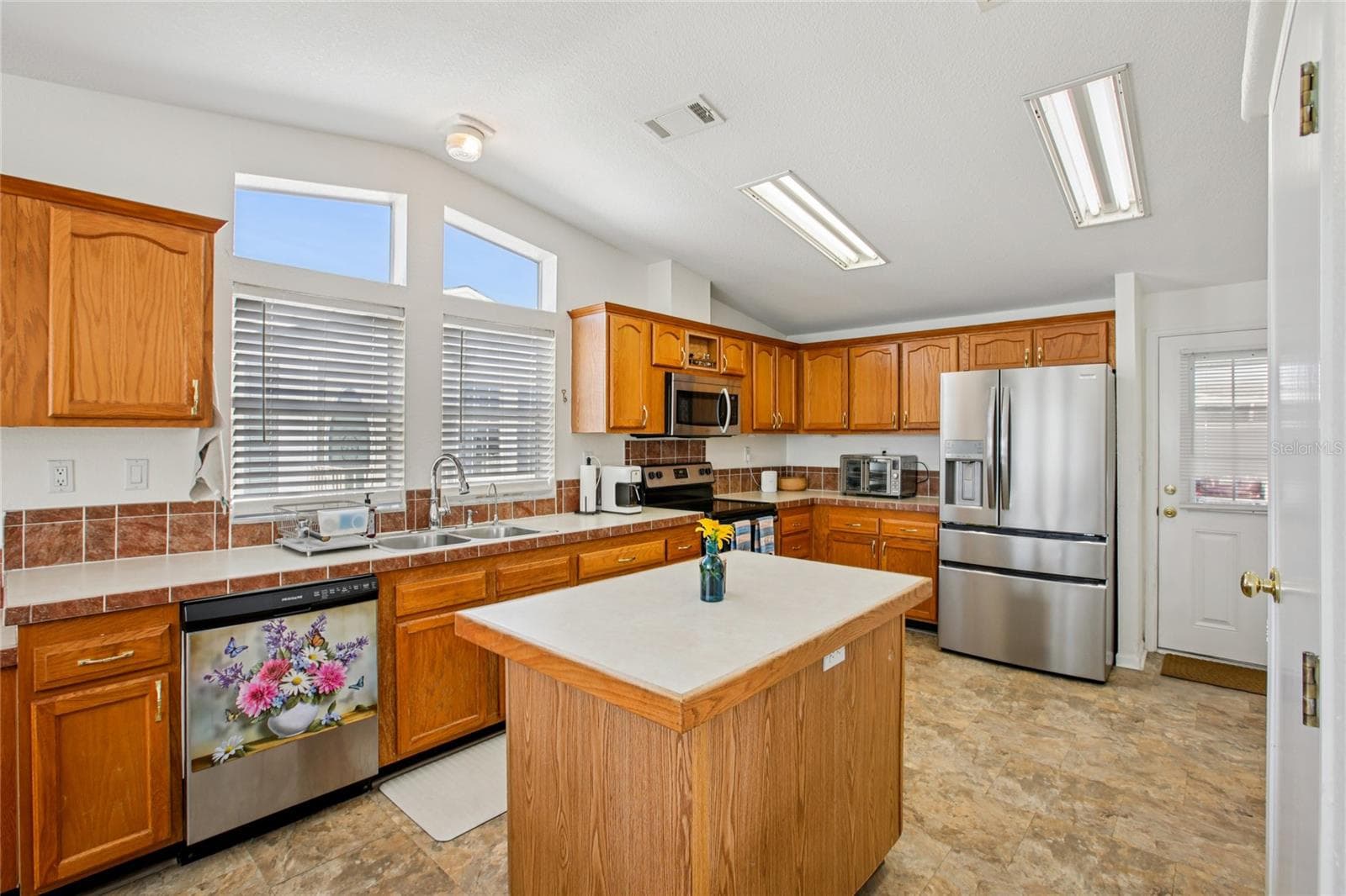 Manufactured Home at 8420 FANTASIA PARK WAY, RIVERVIEW, photo 14 of 53
