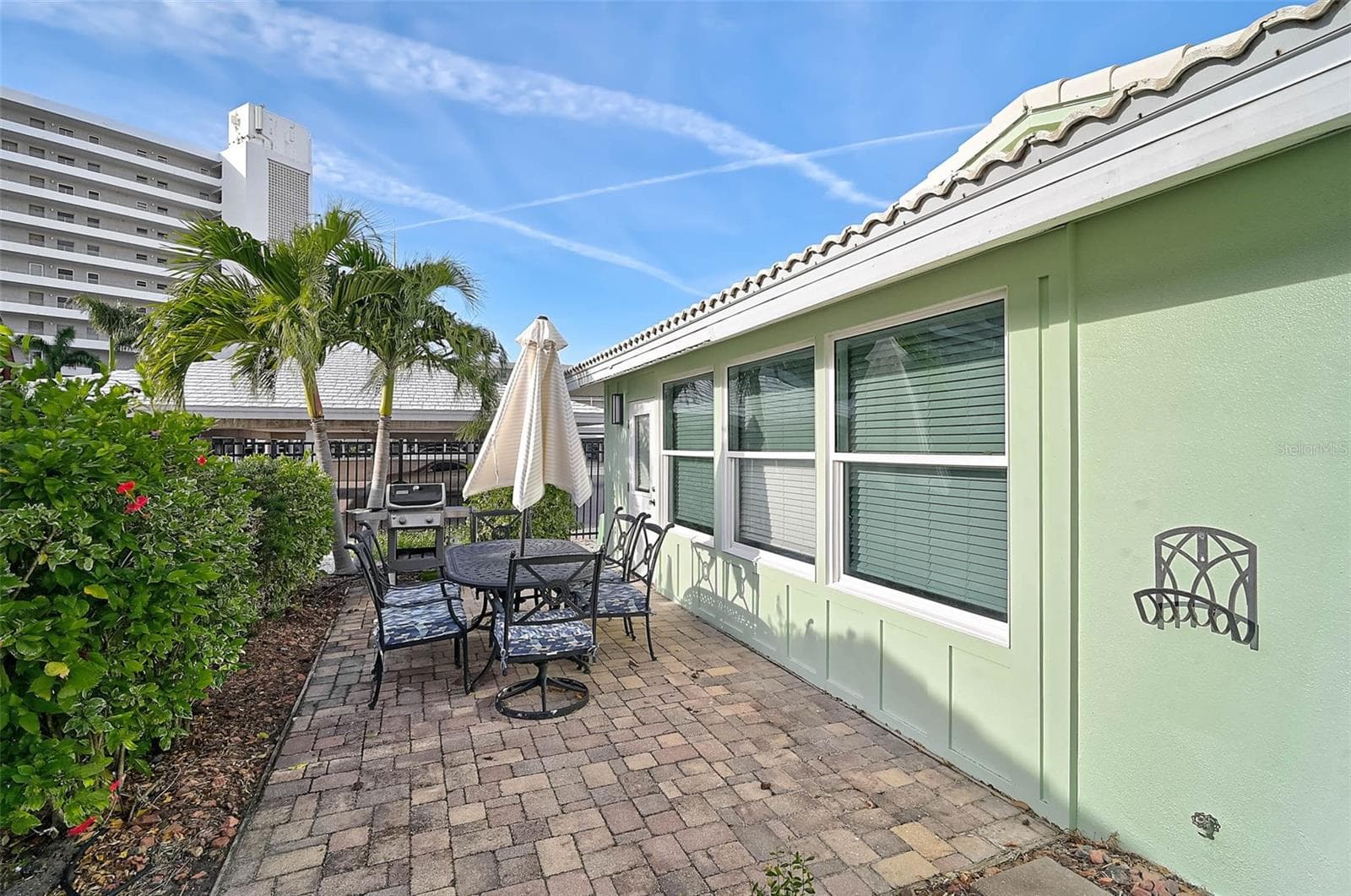 Private courtyard patio - 6308 MIDNIGHT PASS RD #6, SARASOTA