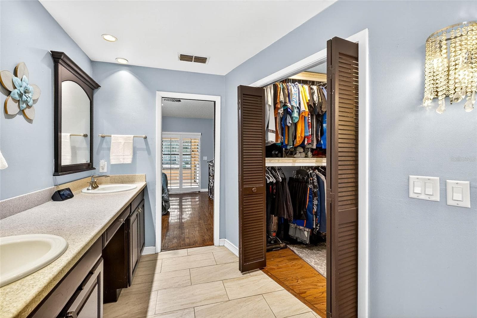 walk-in closet - 2835 HAMMOCK DR, PLANT CITY