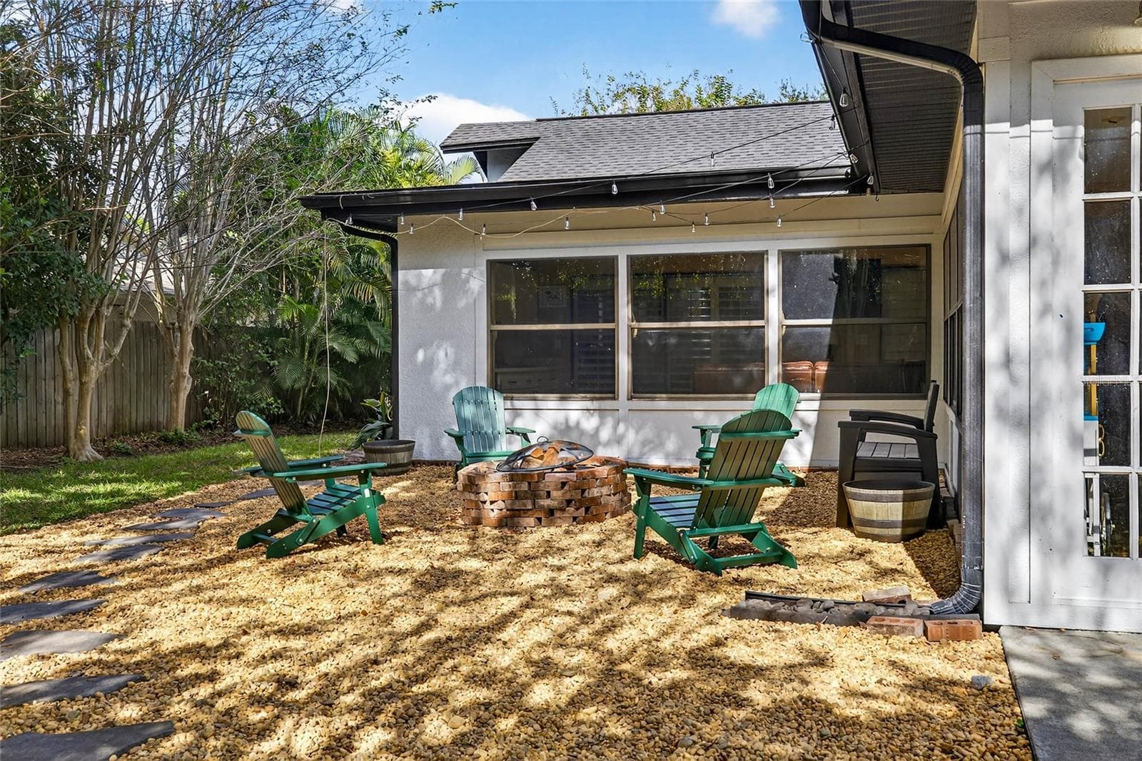 outdoor fireplace - 2835 HAMMOCK DR, PLANT CITY