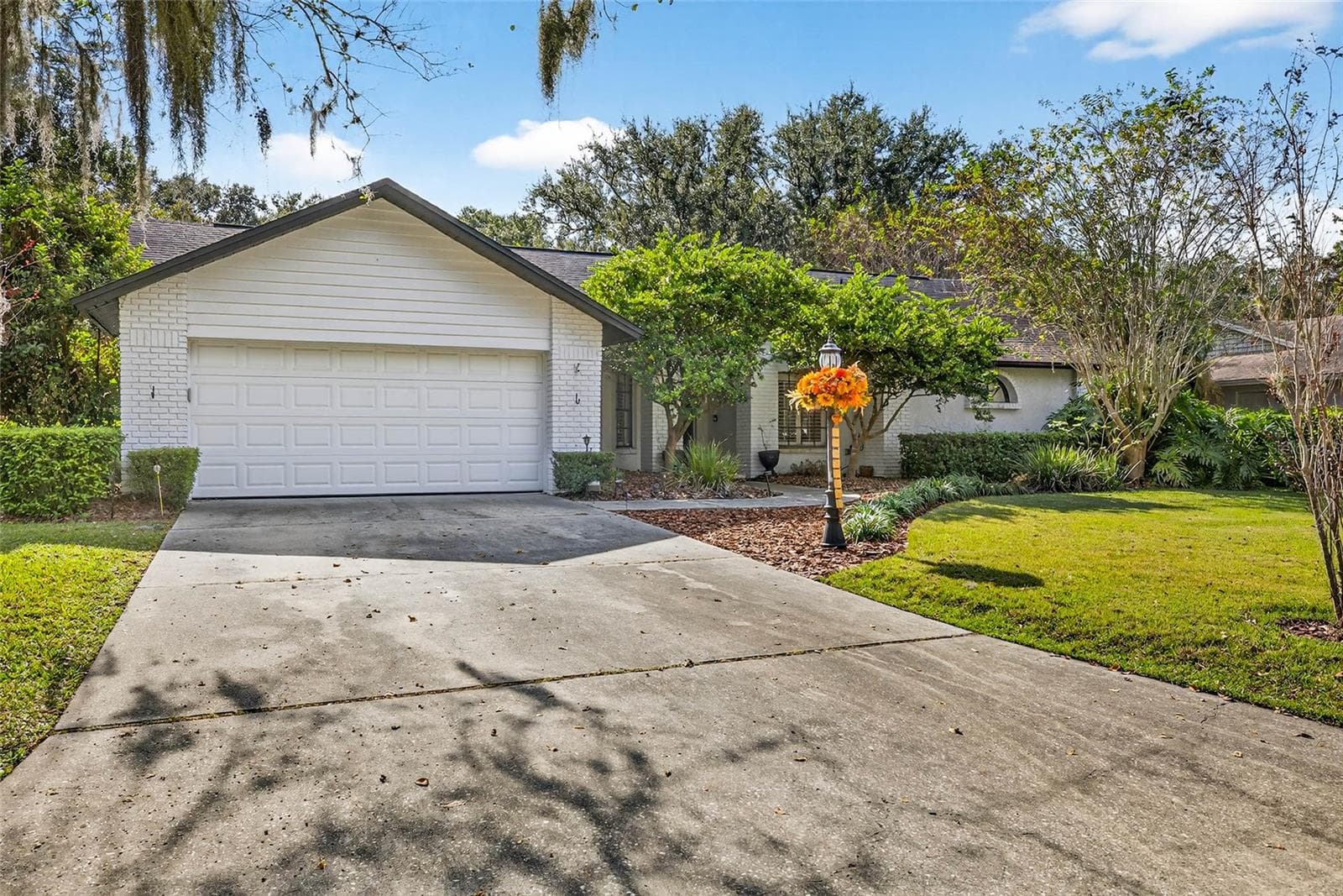 two car garage - 2835 HAMMOCK DR, PLANT CITY