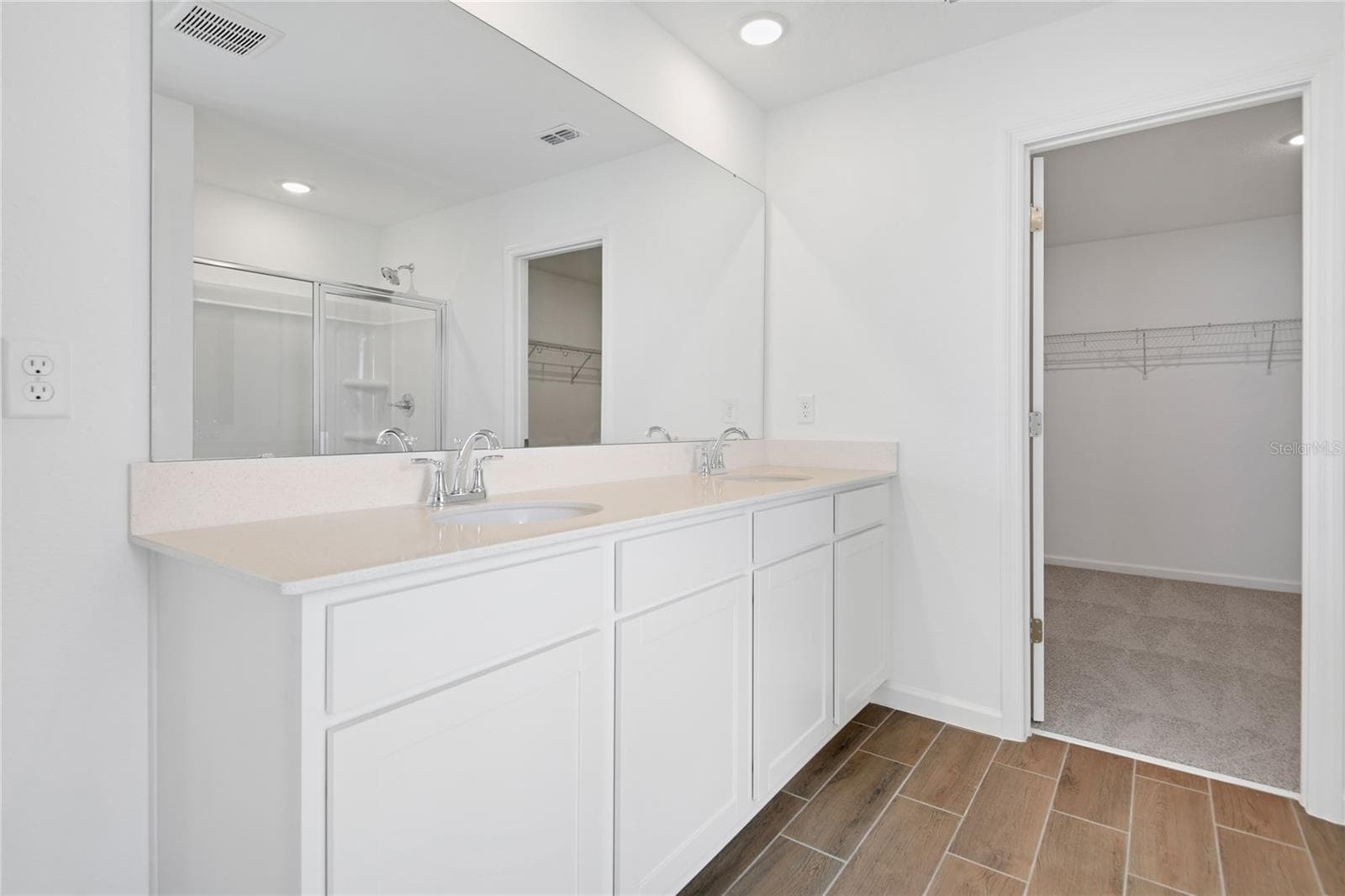Single Family Residence at 1022 WISTERIA WAY, DUNDEE, photo 12 of 20