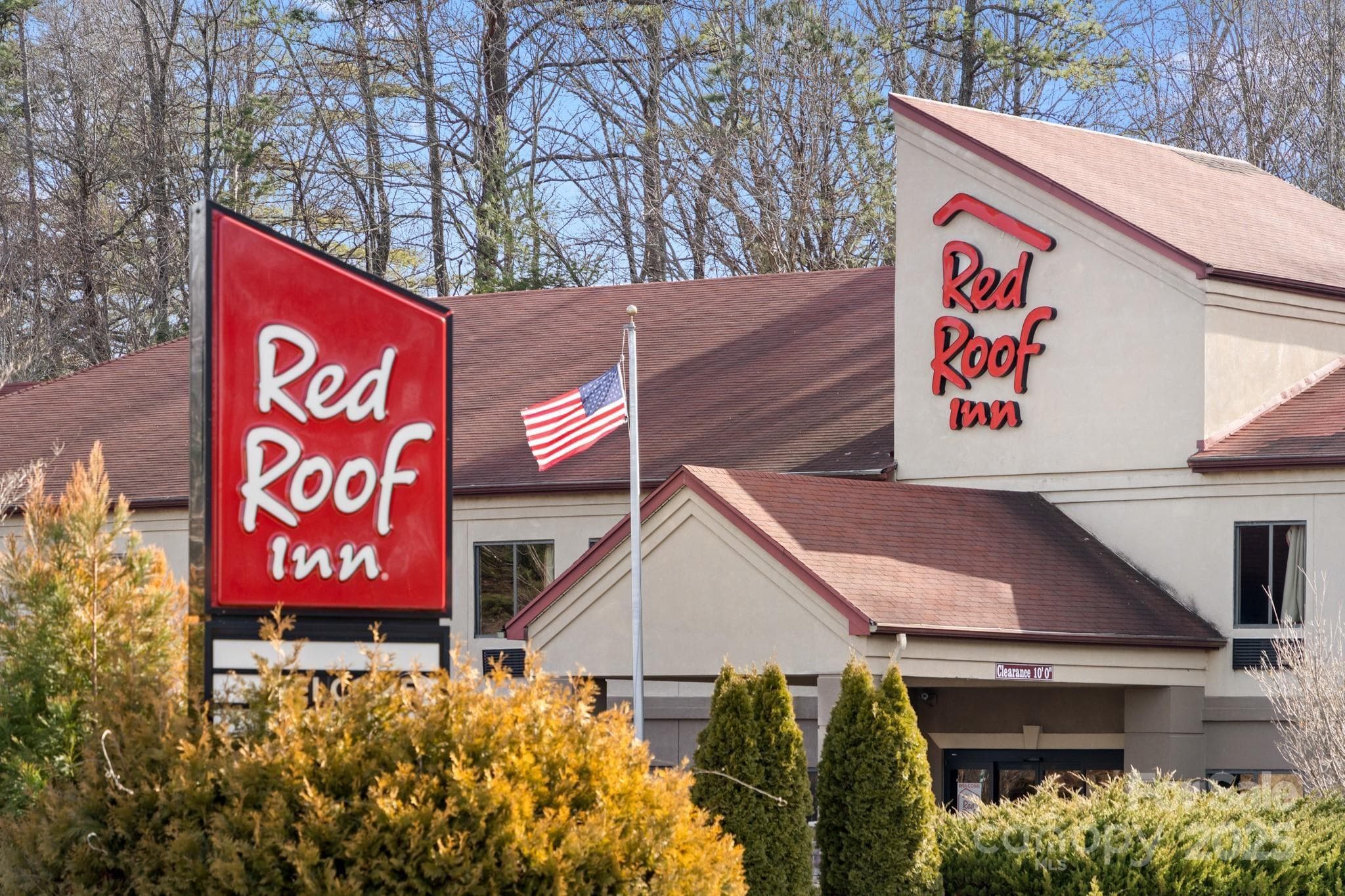 Red Roof Inn, has 48 Rooms. - Hendersonville
