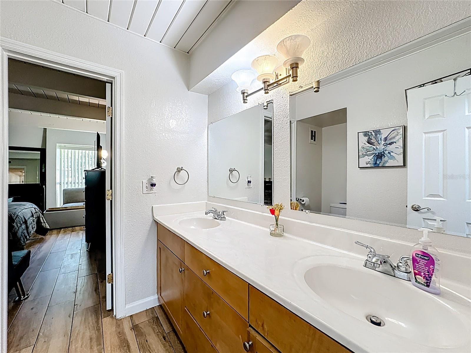 Jack & Jill style bathroom - 772 E MICHIGAN ST #70, ORLANDO