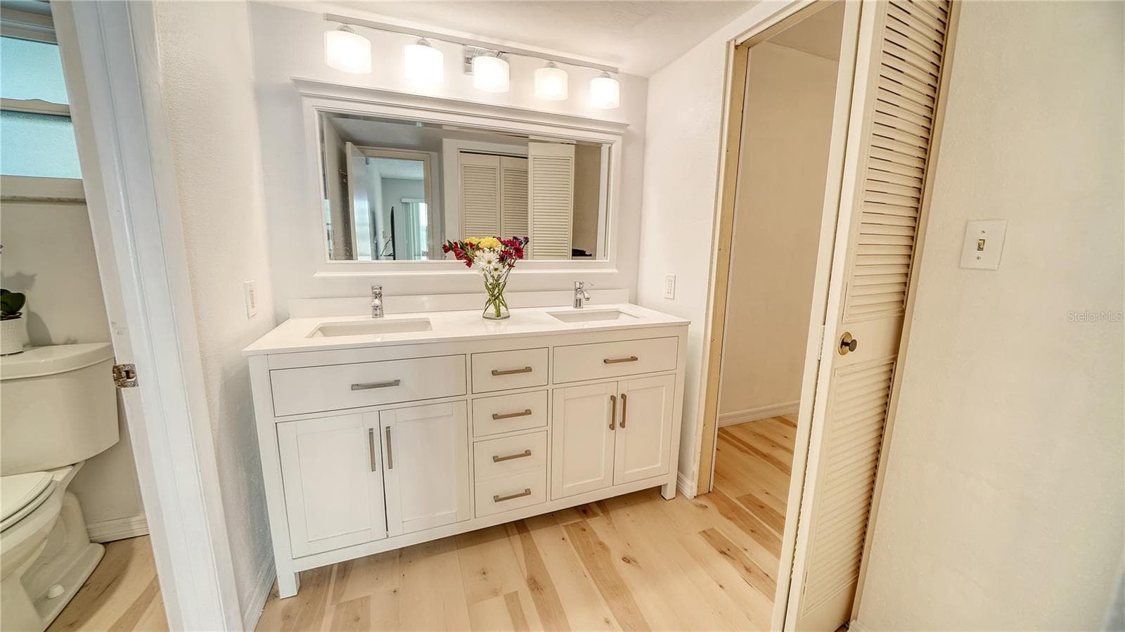 Dual Sink "Ensuite" Bathroom with Massive Walk-In Closet - 4500 GULF OF MEXICO DR #206, LONGBOAT KEY