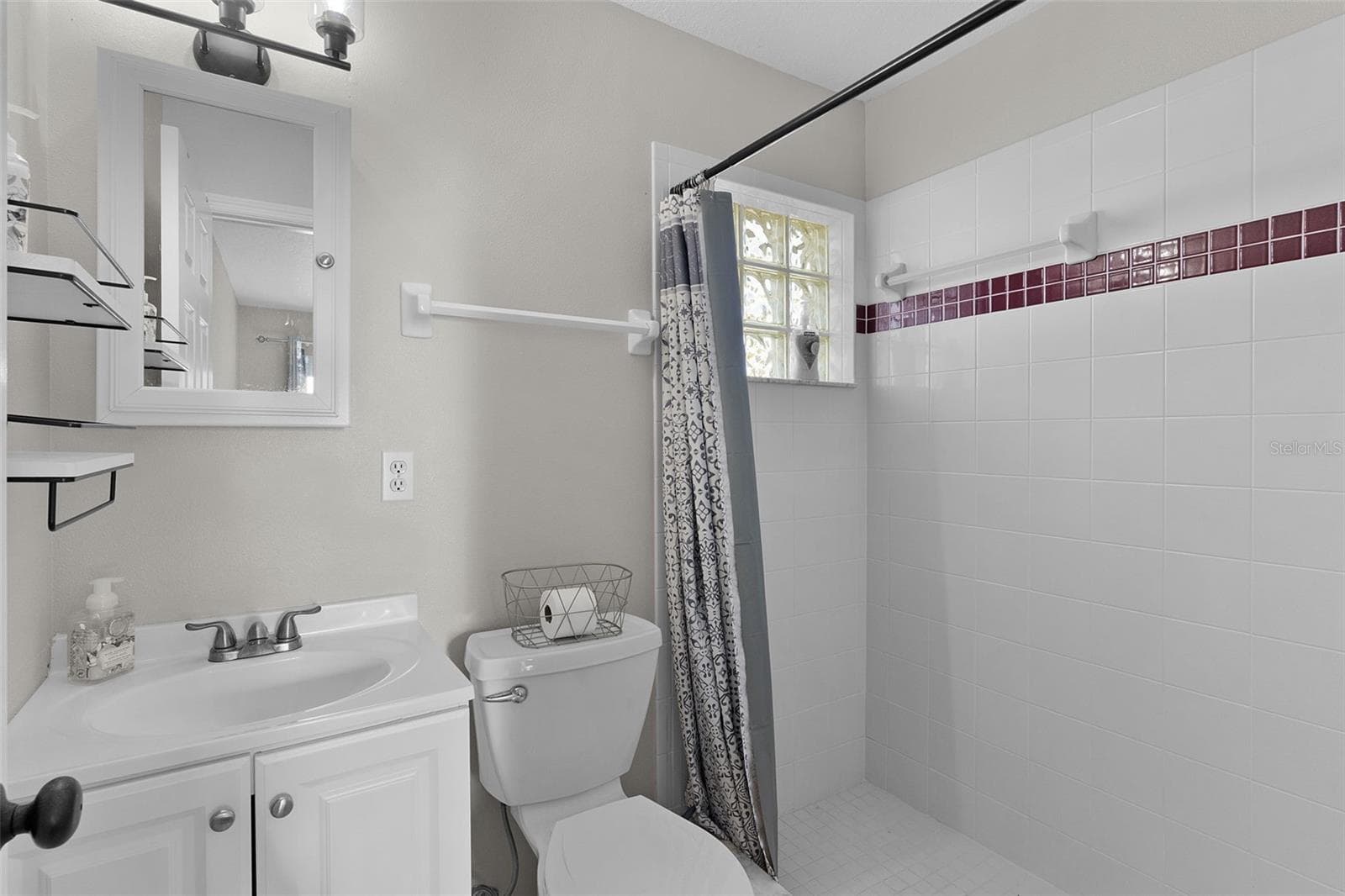 CASITA BATHROOM - 17824 SE 113TH TER, SUMMERFIELD