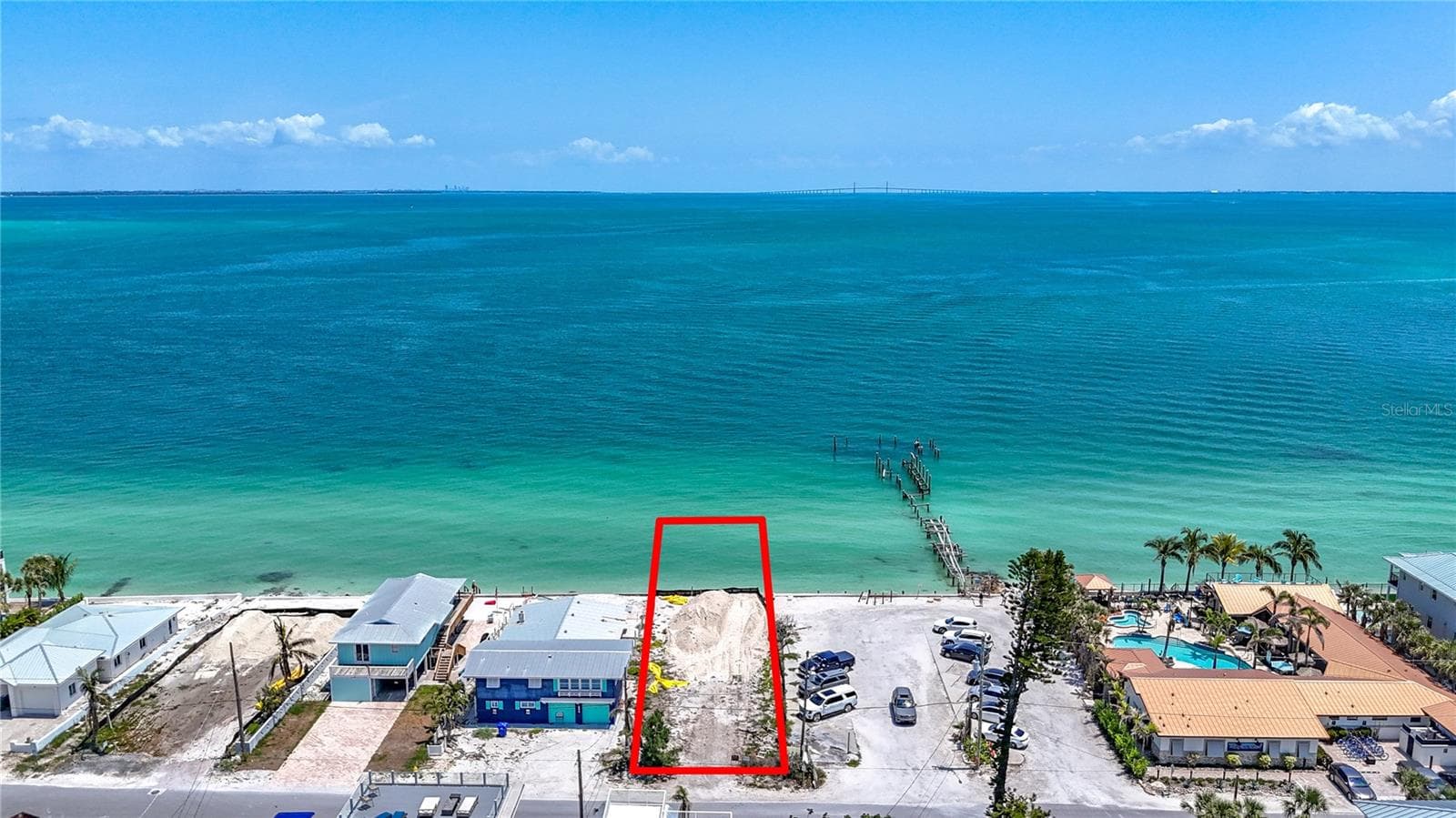 873 N SHORE DR