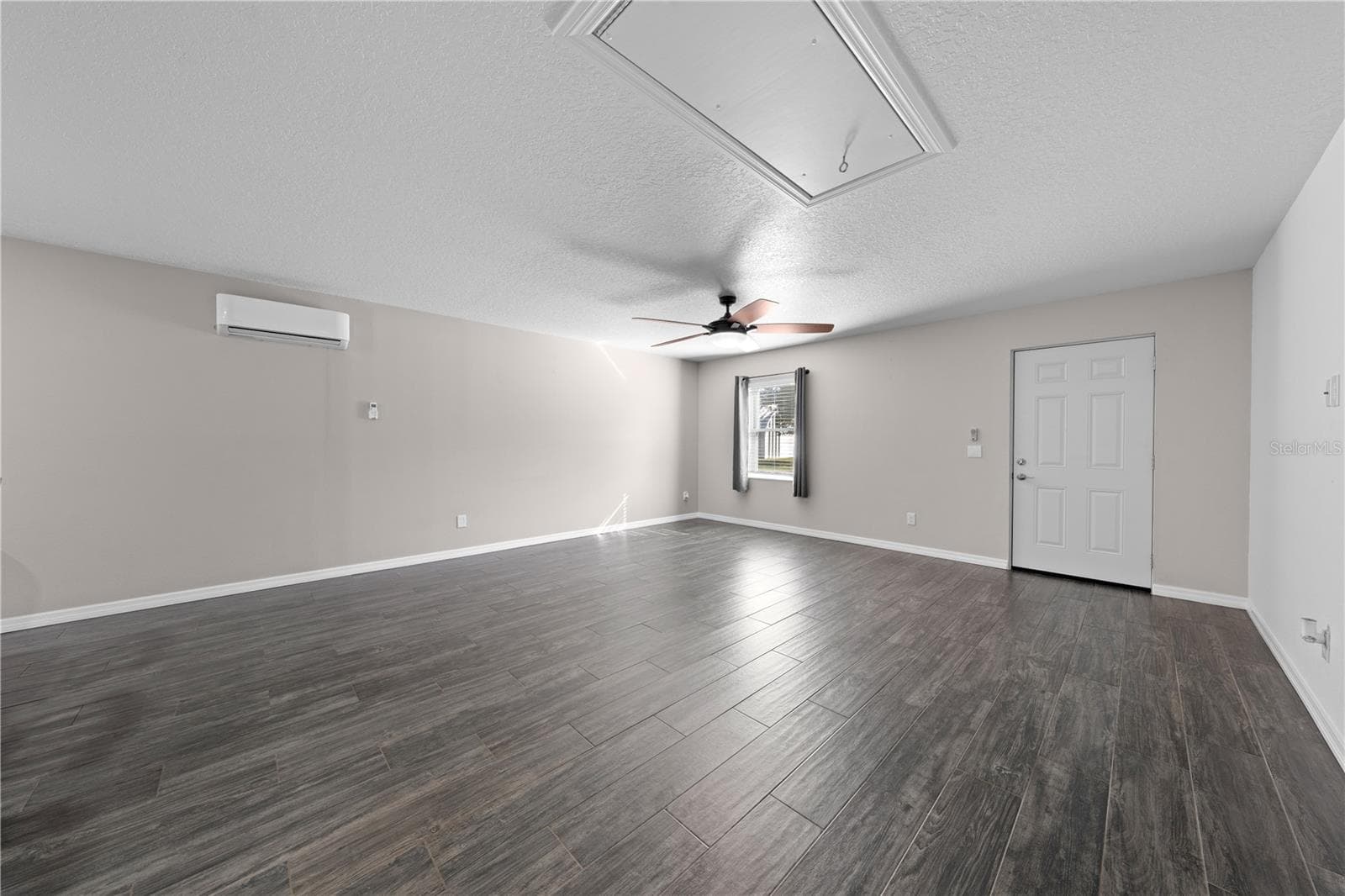 In-law suite view of living/dining rooms from kitchen. The door is the exterior front door. - 4055 EDSEL AVE, ST CLOUD