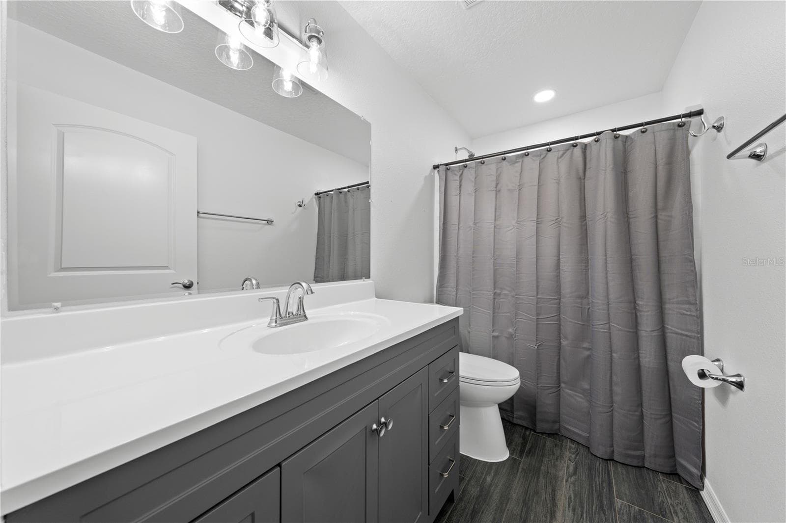 In-law suite bathroom - 4055 EDSEL AVE, ST CLOUD