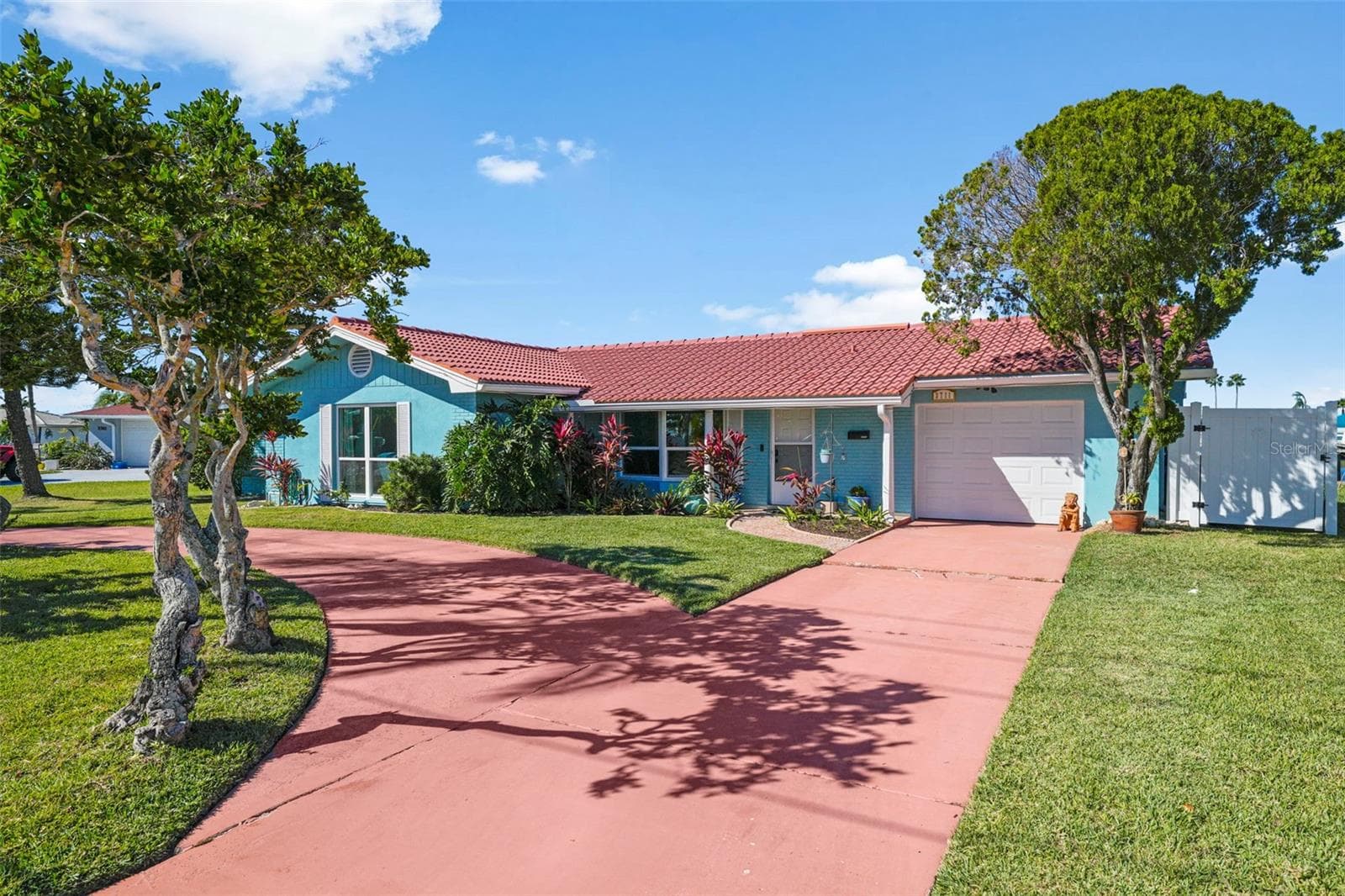 Deep Set back with Circular Drive - 3711 FLORAMAR TER, NEW PORT RICHEY
