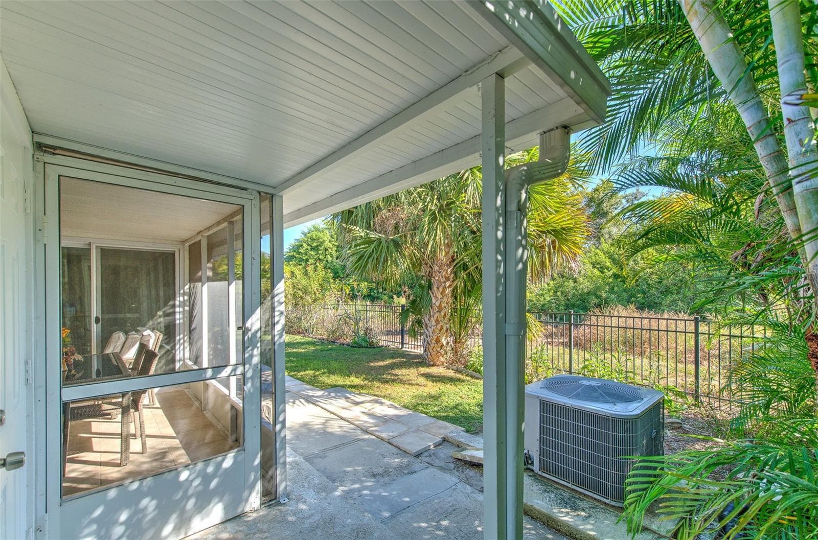 Single Family Residence at 13326 EVENING SUNSET LN, RIVERVIEW, photo 7 of 52