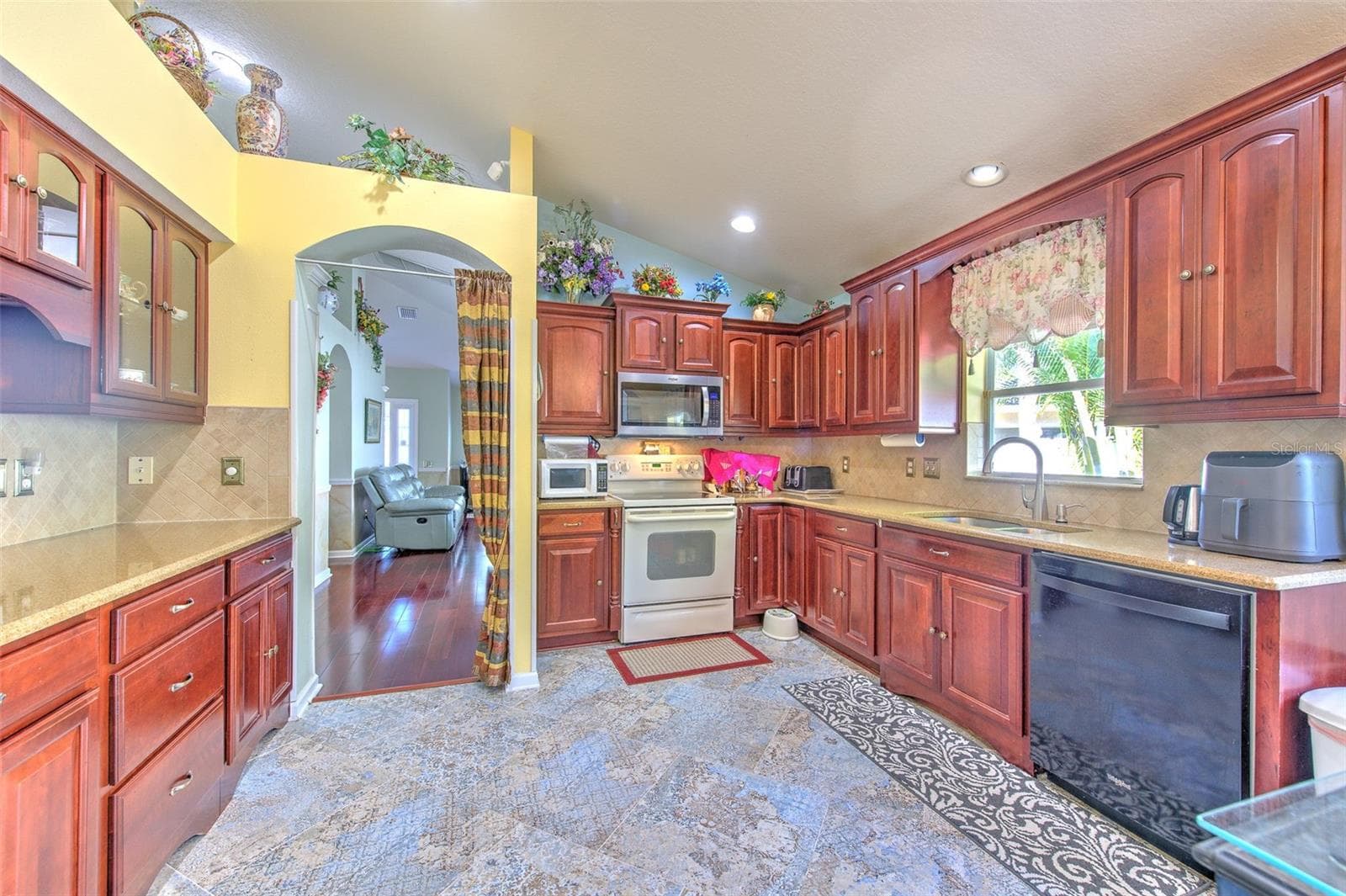 Single Family Residence at 13326 EVENING SUNSET LN, RIVERVIEW, photo 31 of 52